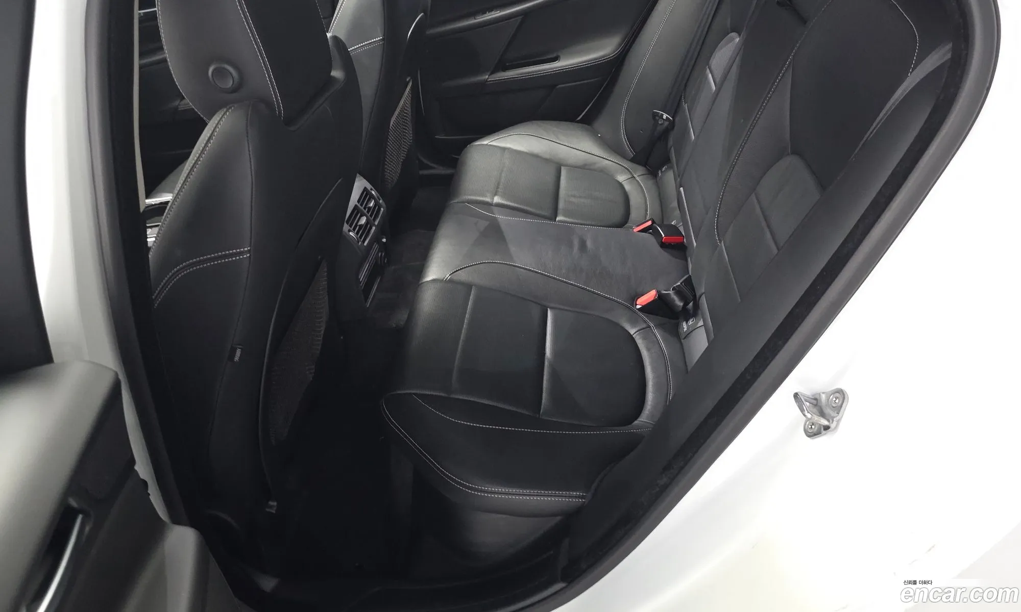 Jaguar XE 2017 SAJAB4BN0HA944225 — 16