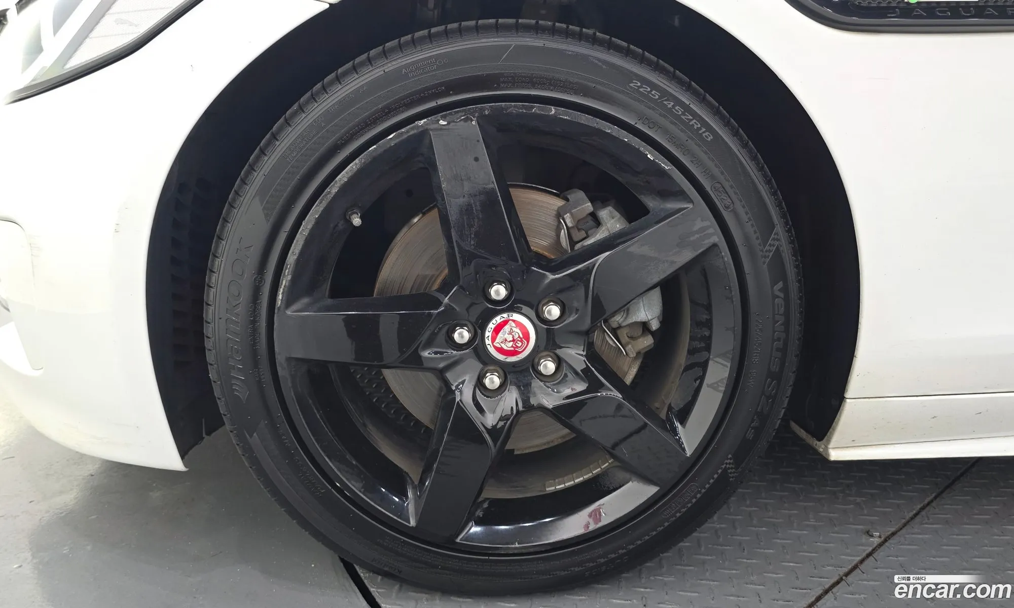 Jaguar XE 2017 SAJAB4BN0HA944225 — 3