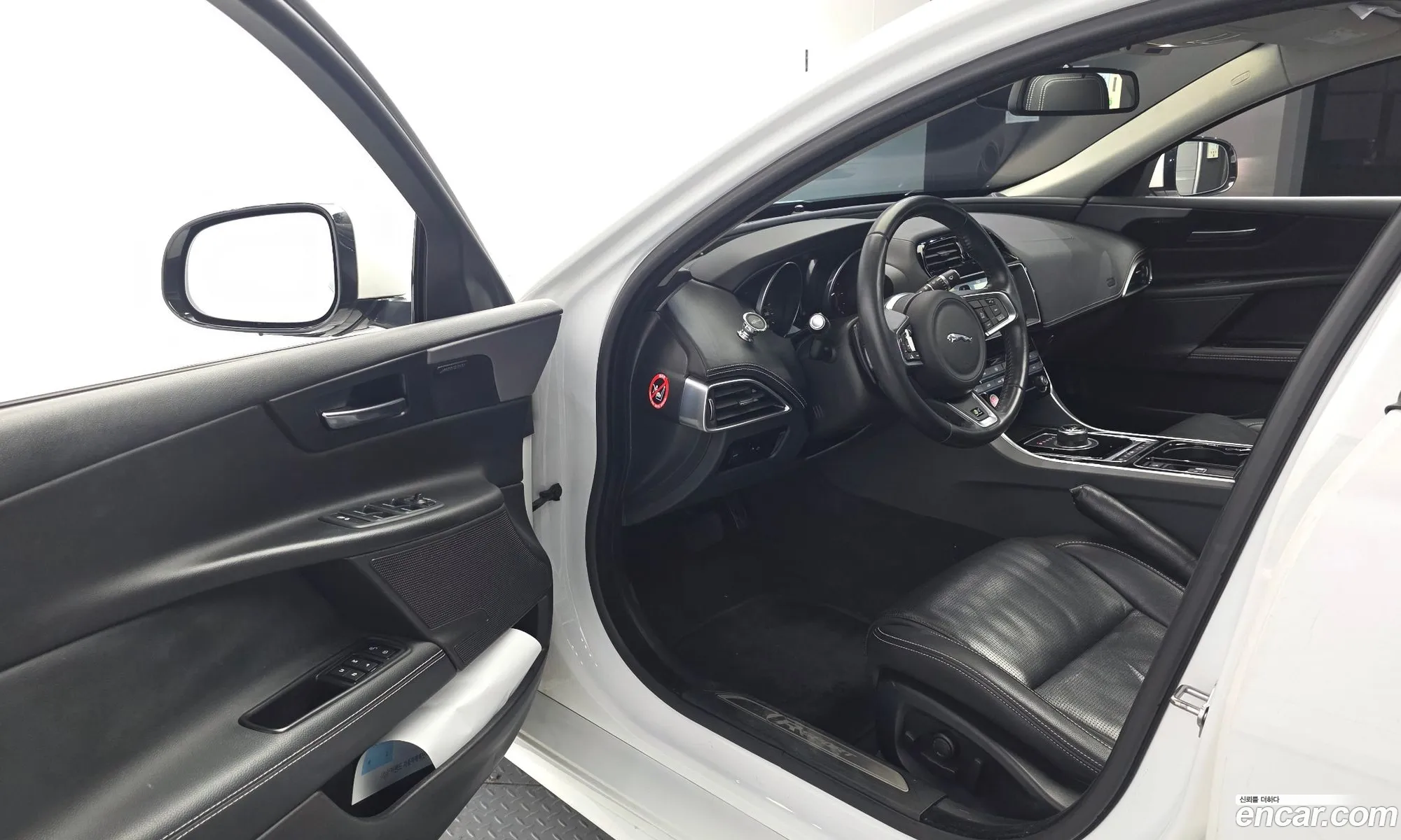 Jaguar XE 2017 SAJAB4BN0HA944225 — 14