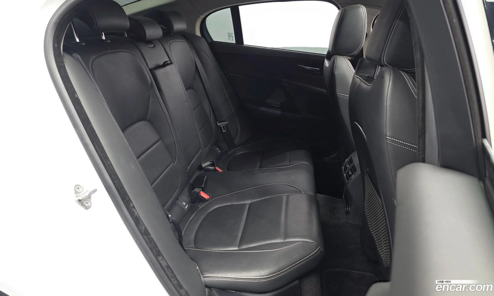 Jaguar XE 2017 SAJAB4BN0HA944225 — 13