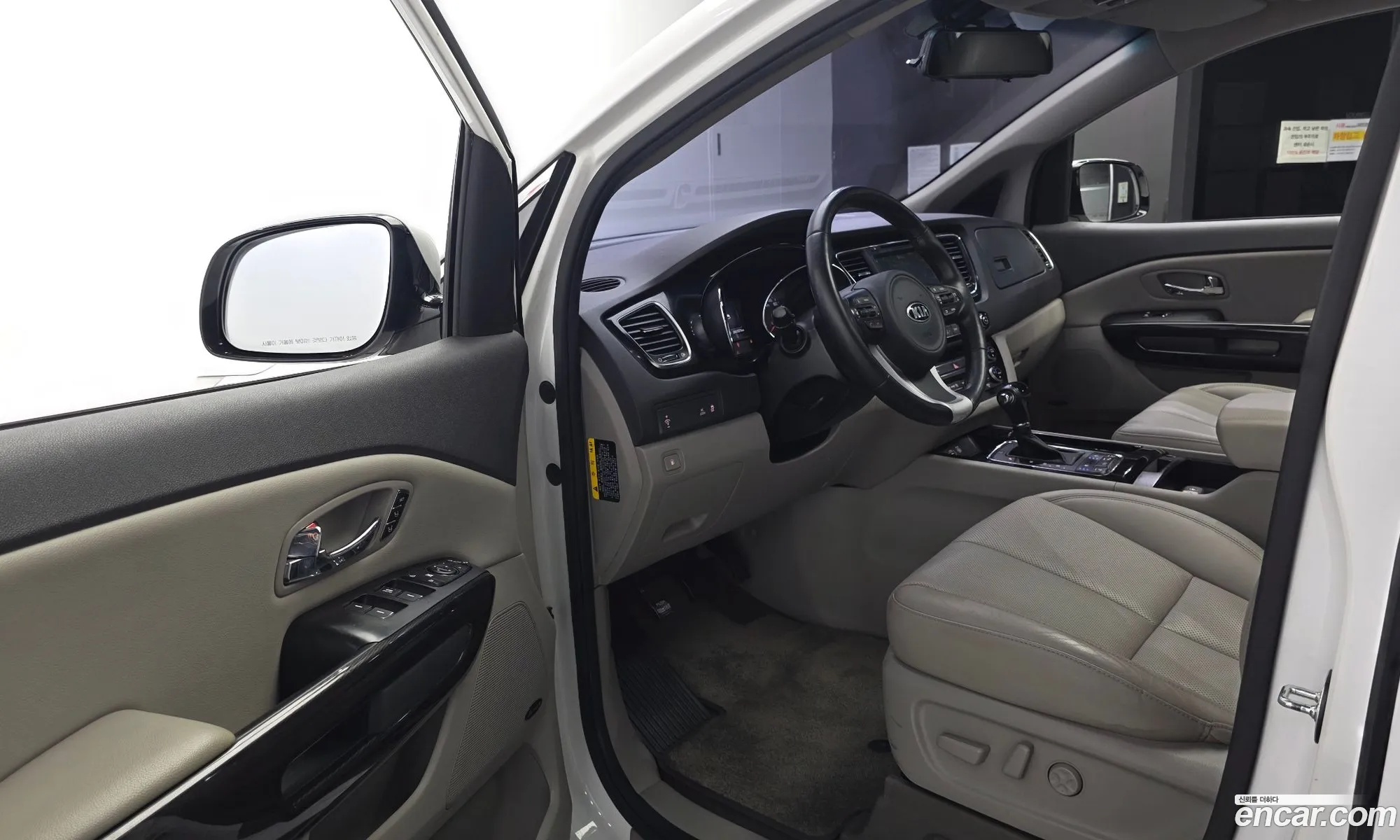 Kia Carnival 2016 KNAME81ABGS241900 — 2