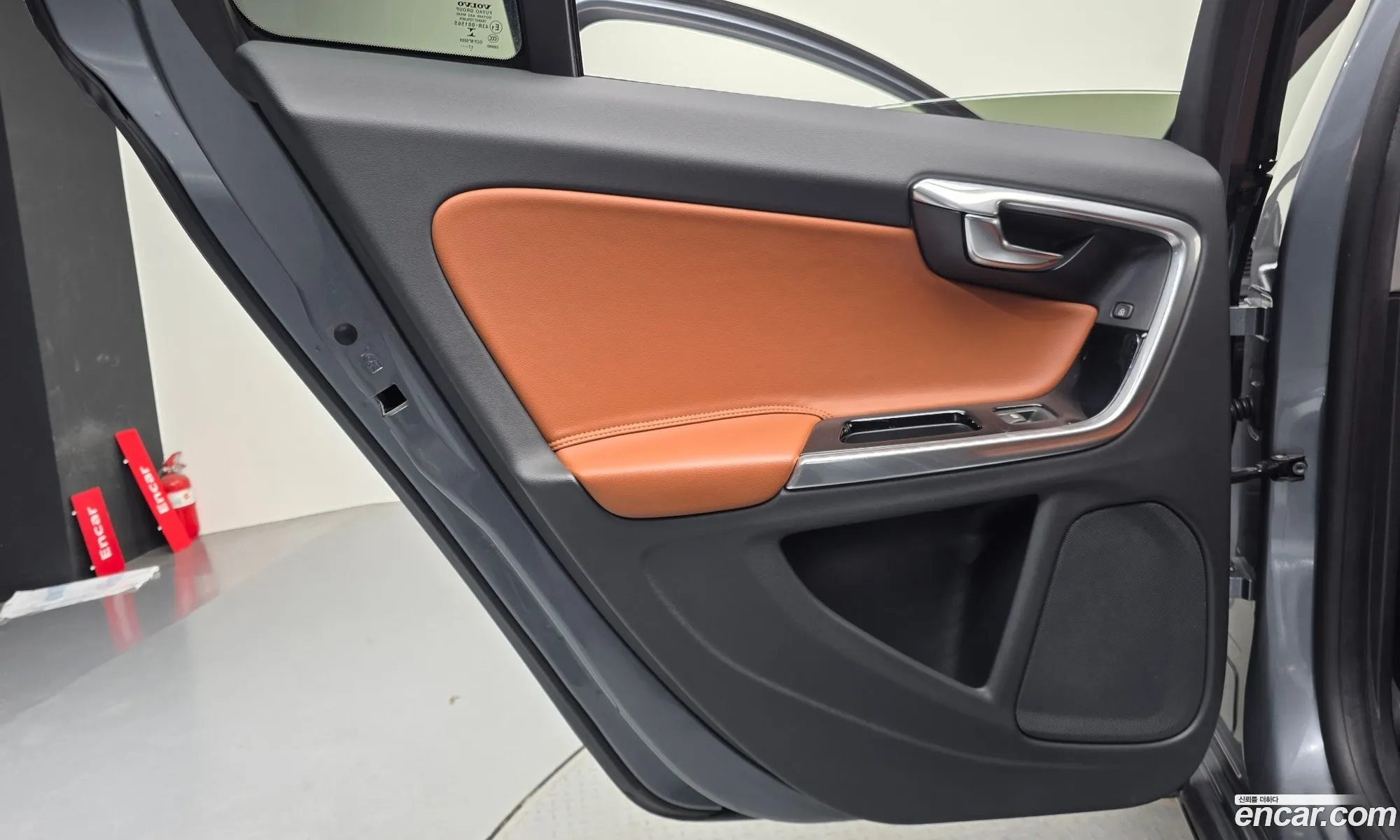 Volvo S60 2018 YV1FS40MDJ2467370 — 19