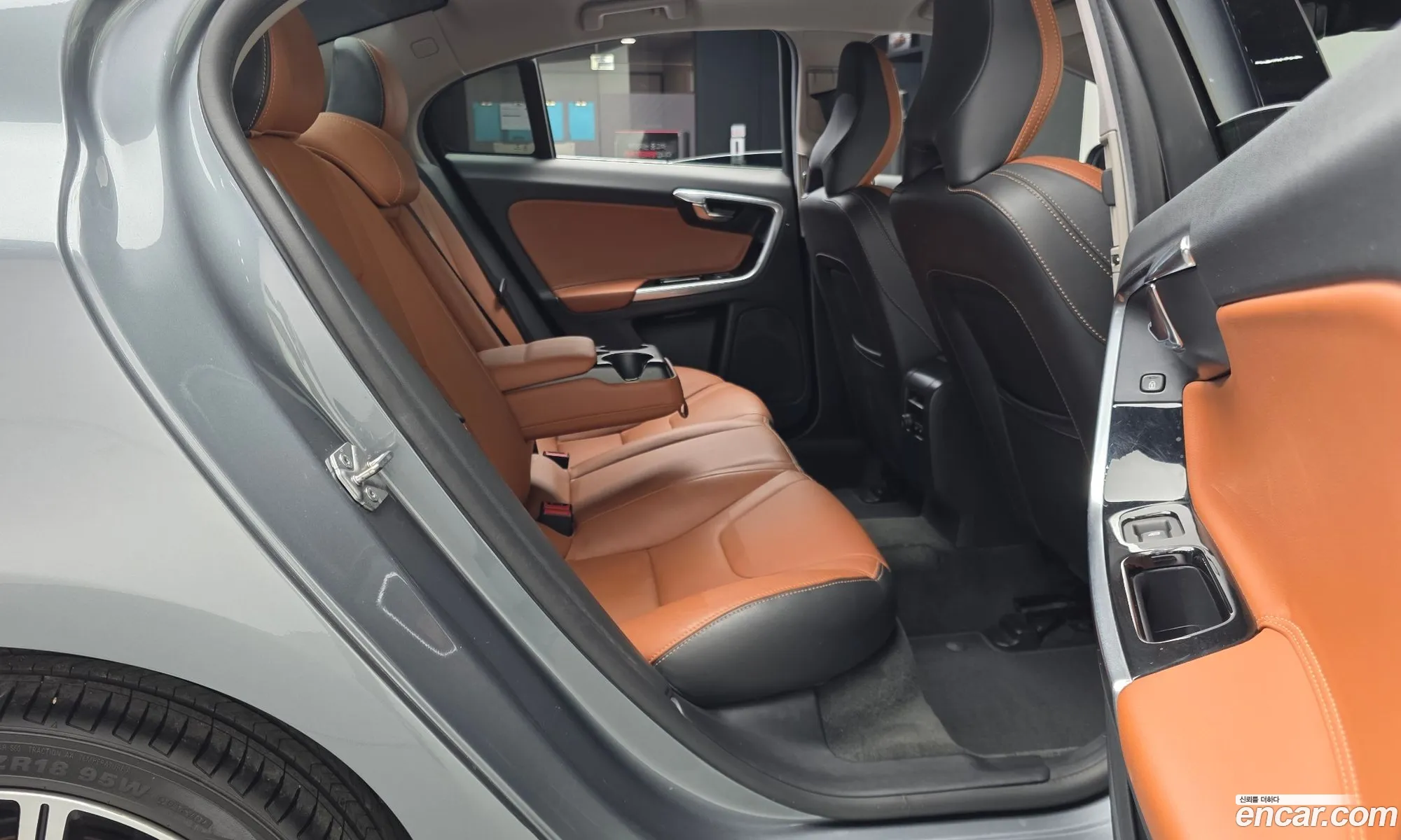 Volvo S60 2018 YV1FS40MDJ2467370 — 17