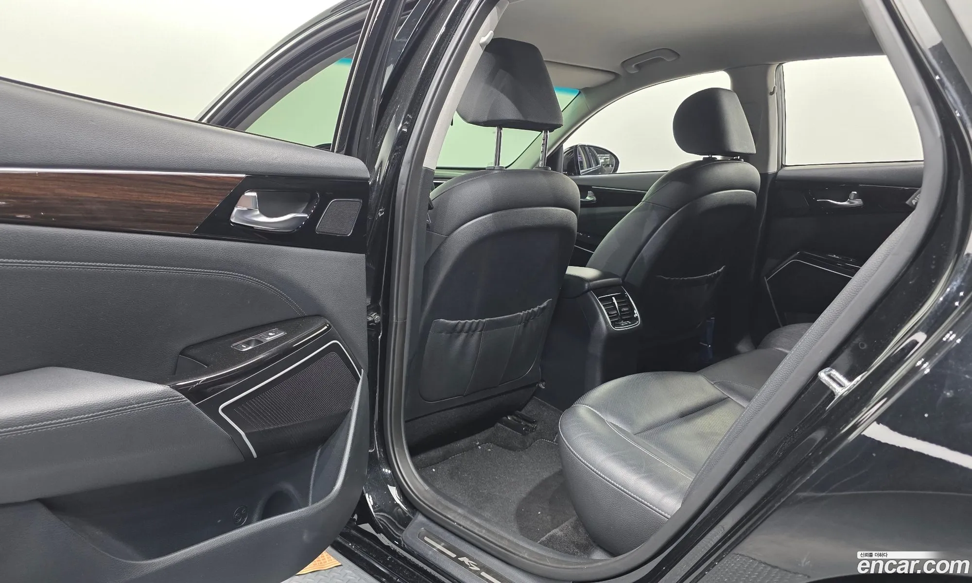 Kia K7 2018 KNALC418BJA151498 — 25