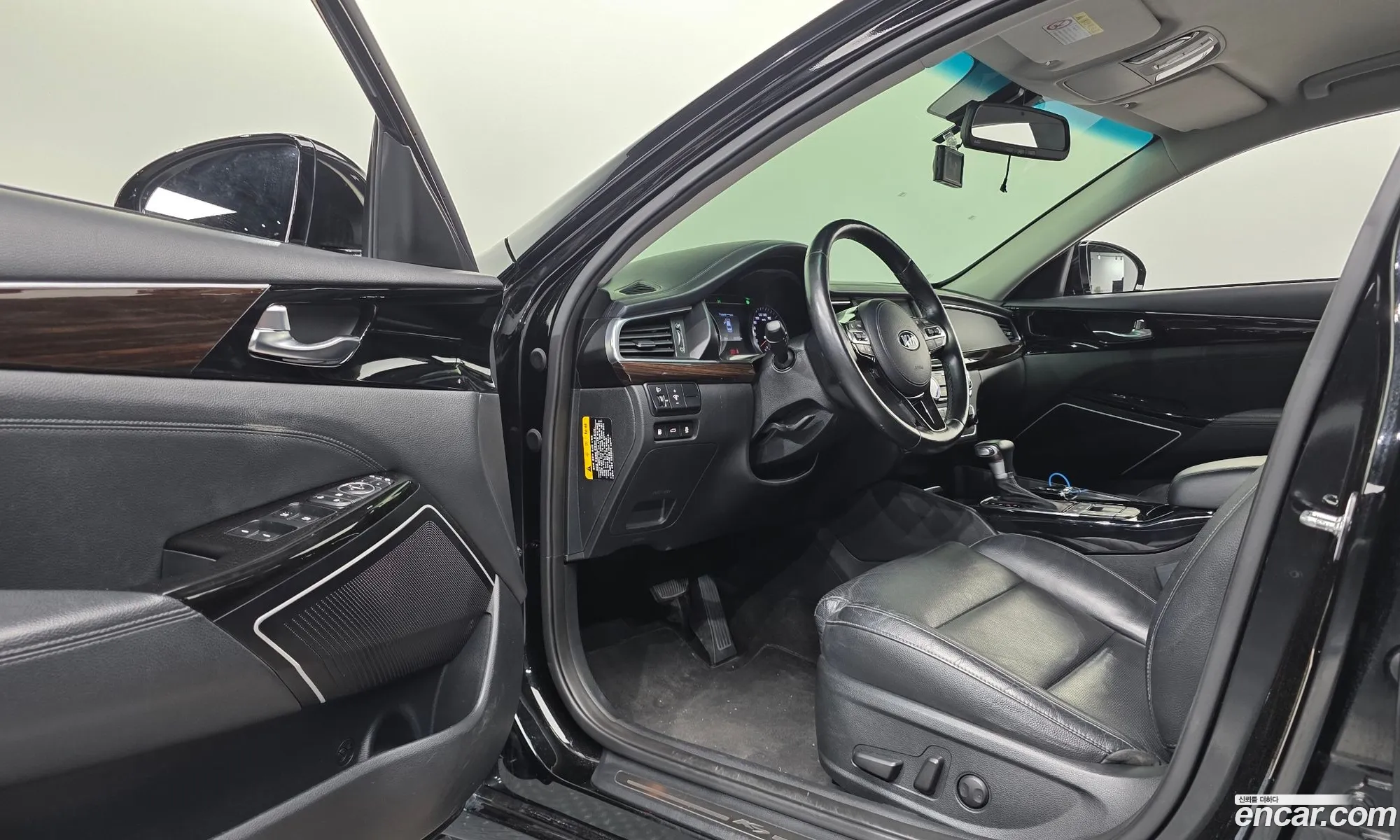 Kia K7 2018 KNALC418BJA151498 — 17