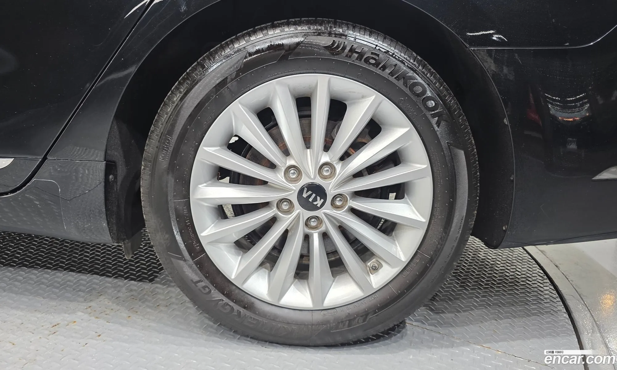 Kia K7 2018 KNALC418BJA151498 — 19