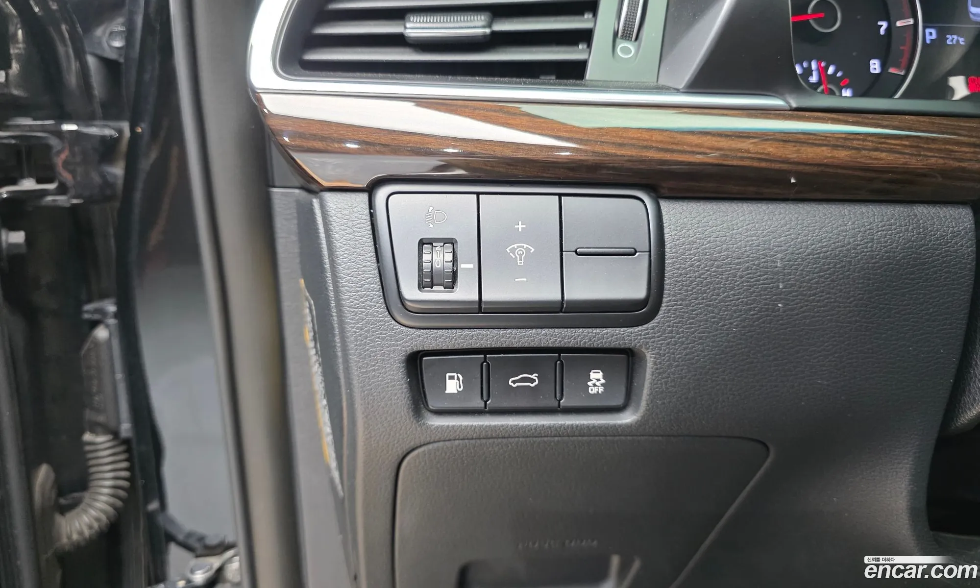 Kia K7 2018 KNALC418BJA151498 — 4