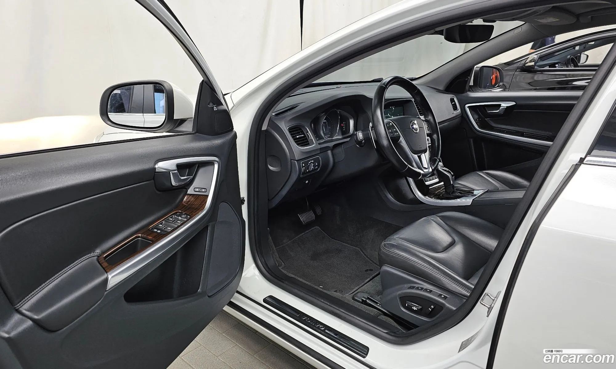 Volvo S60 2017 YV1FSA8BDH2435781 — 6