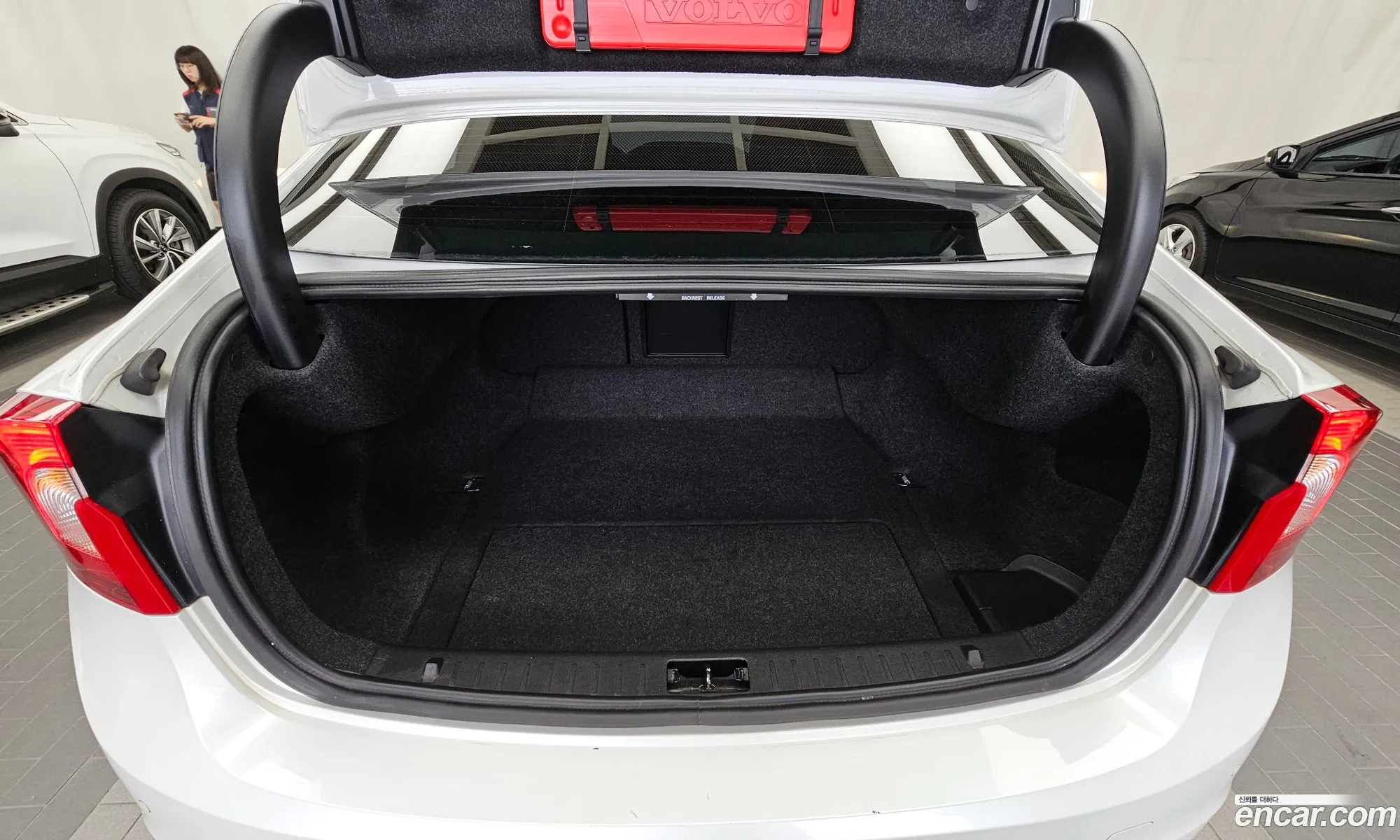 Volvo S60 2017 YV1FSA8BDH2435781 — 8