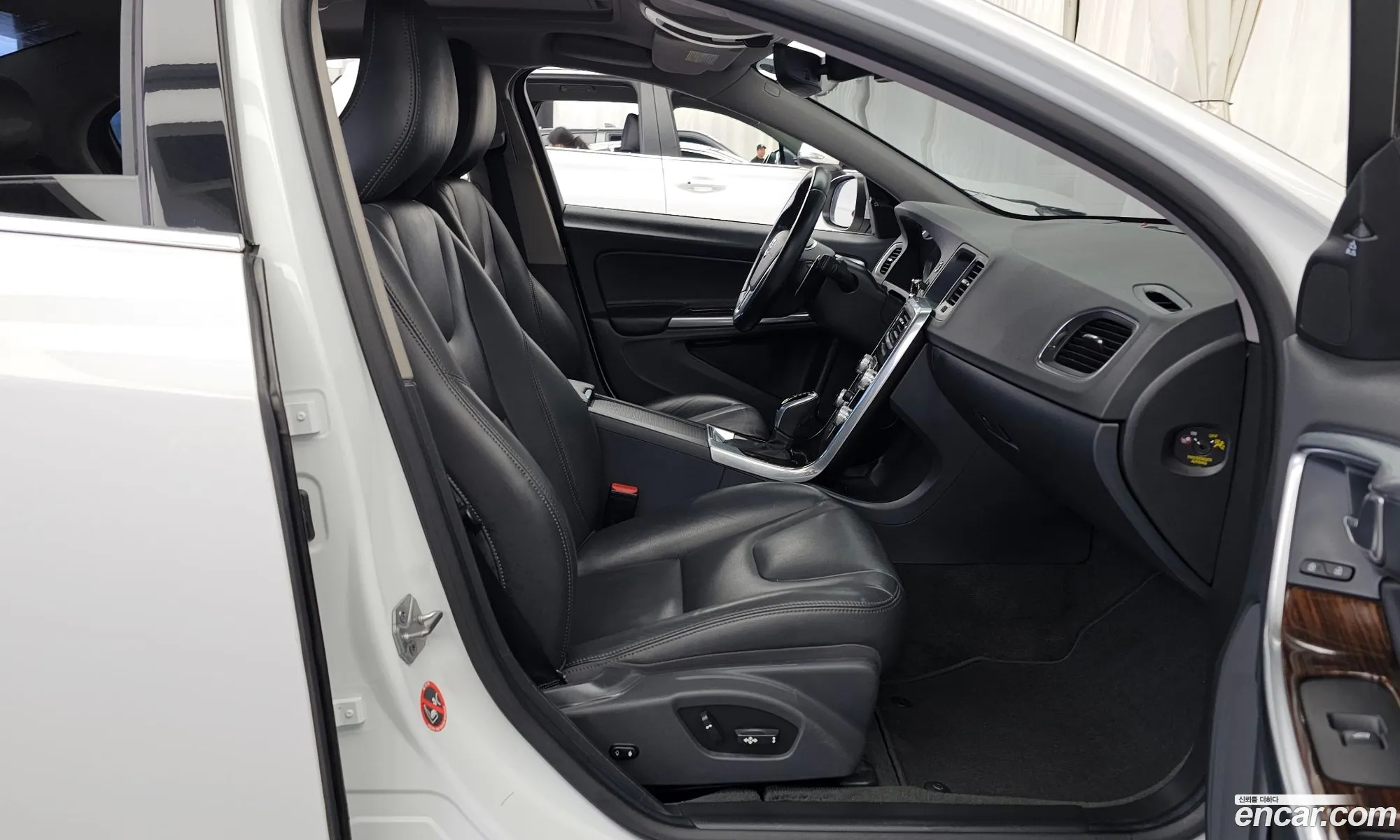 Volvo S60 2017 YV1FSA8BDH2435781 — 9