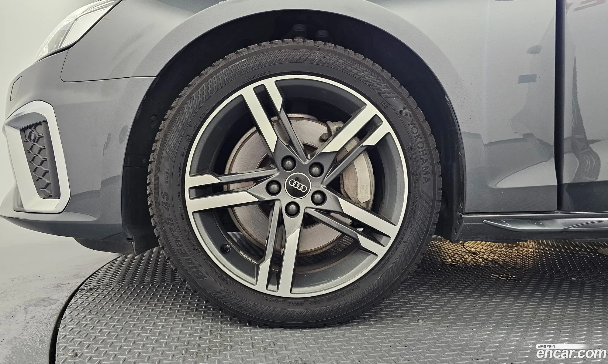Audi A4 2021 WAUZZZF49MN009216 — 3