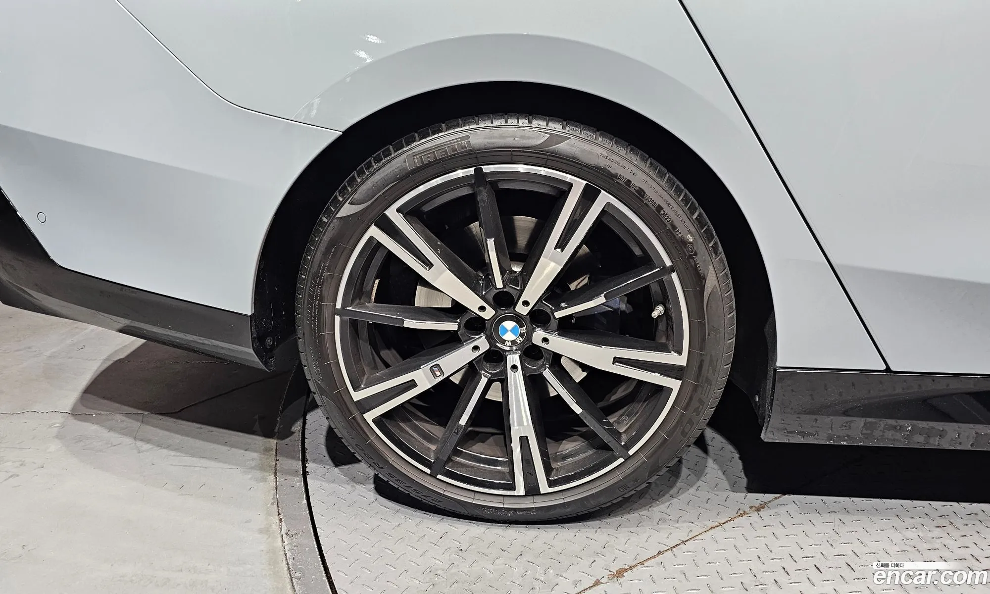 BMW 5 Series 2023 WBA51FJ03RCP82646 — 25