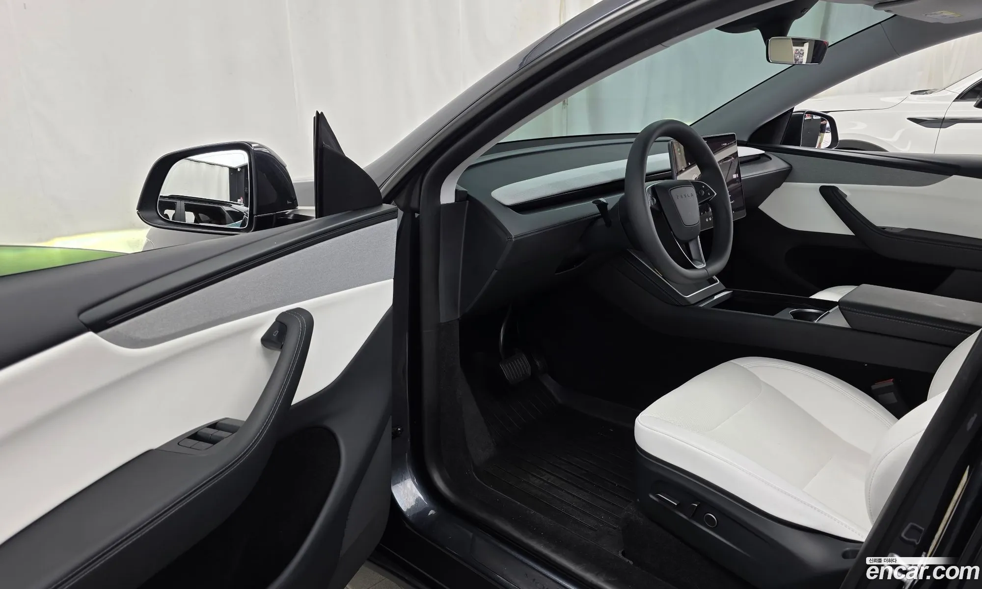 Tesla Model Y 2025 LRWYGCFJ3SC046775 — 5