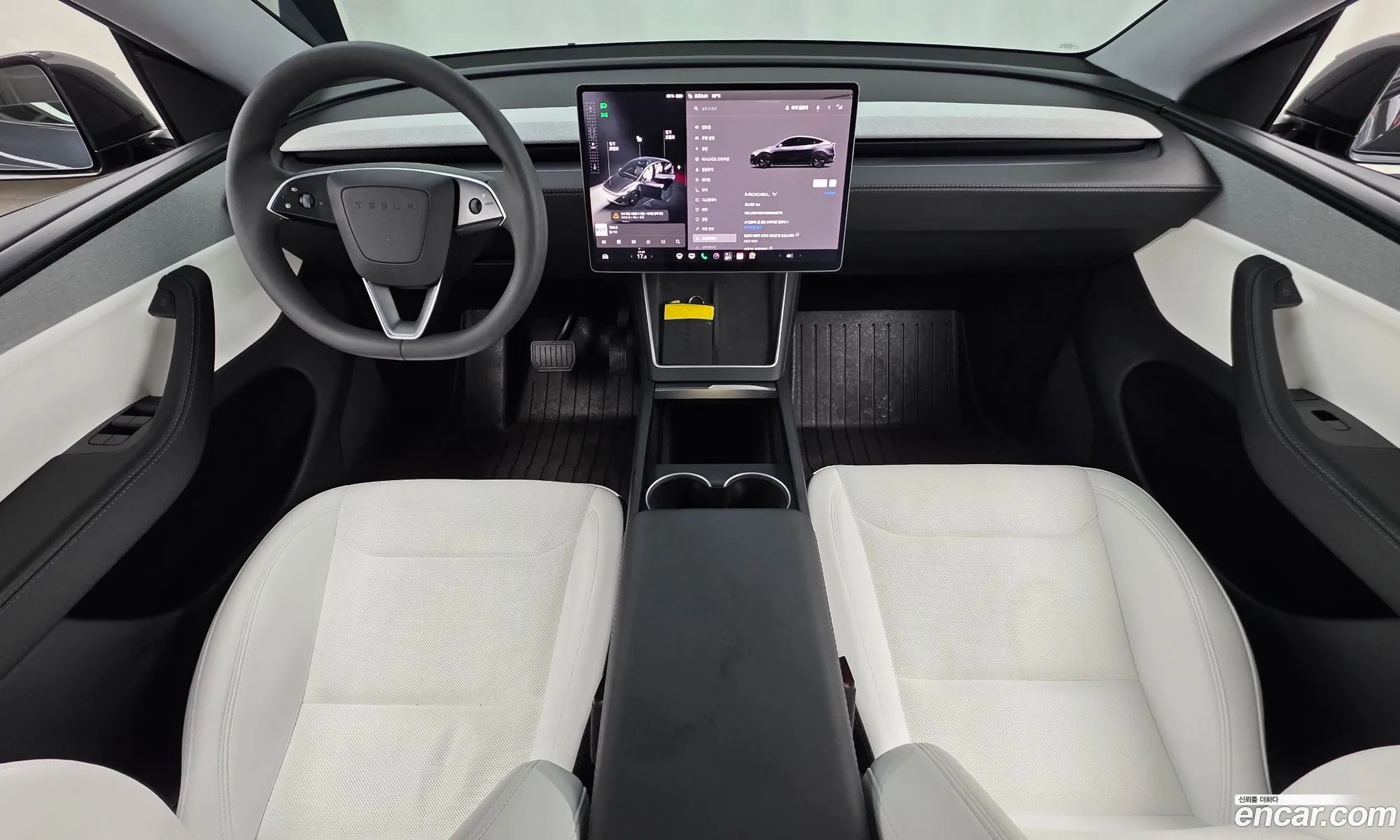 Tesla Model Y 2025 LRWYGCFJ3SC046775 — 18