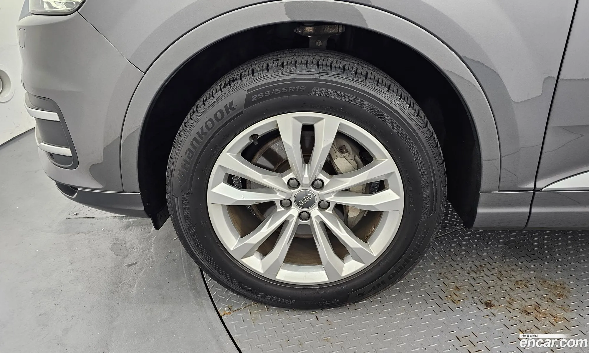 Audi Q7 2019 WAUZZZ4MXKD045289 — 10