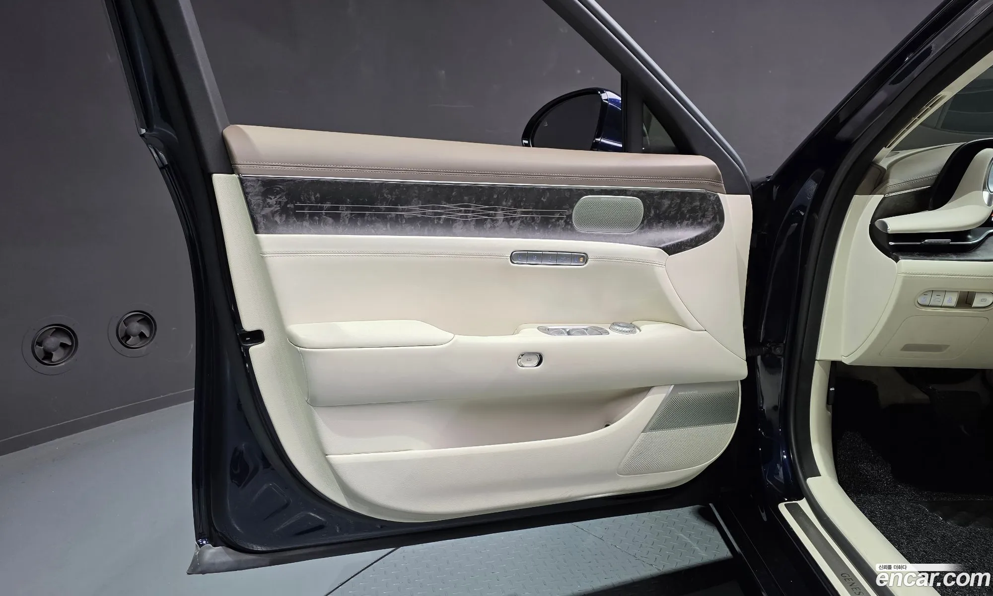 Genesis G90 2022 KMTFE11DDPU019455 — 10