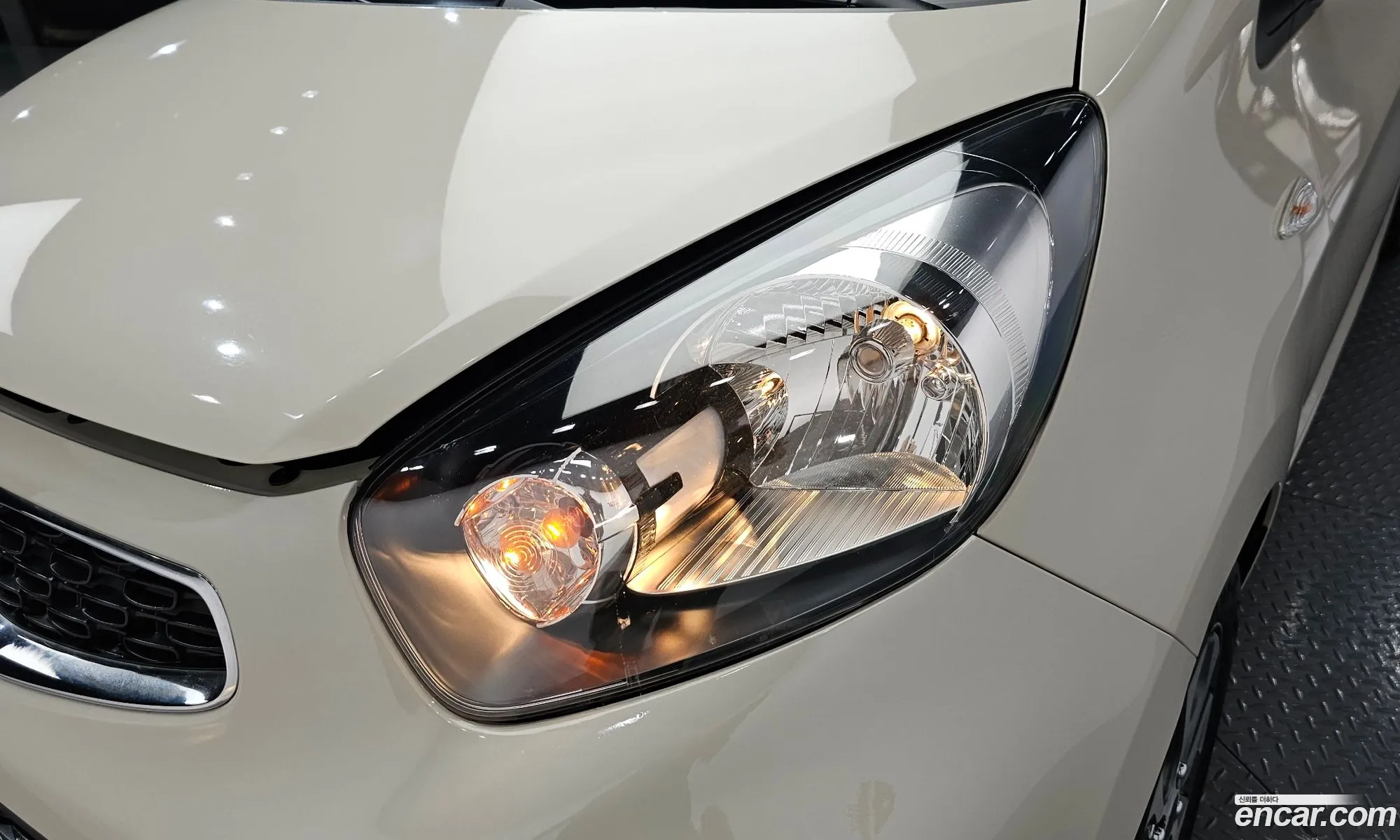 Kia Morning 2015 KNABX511BGT008228 — 12