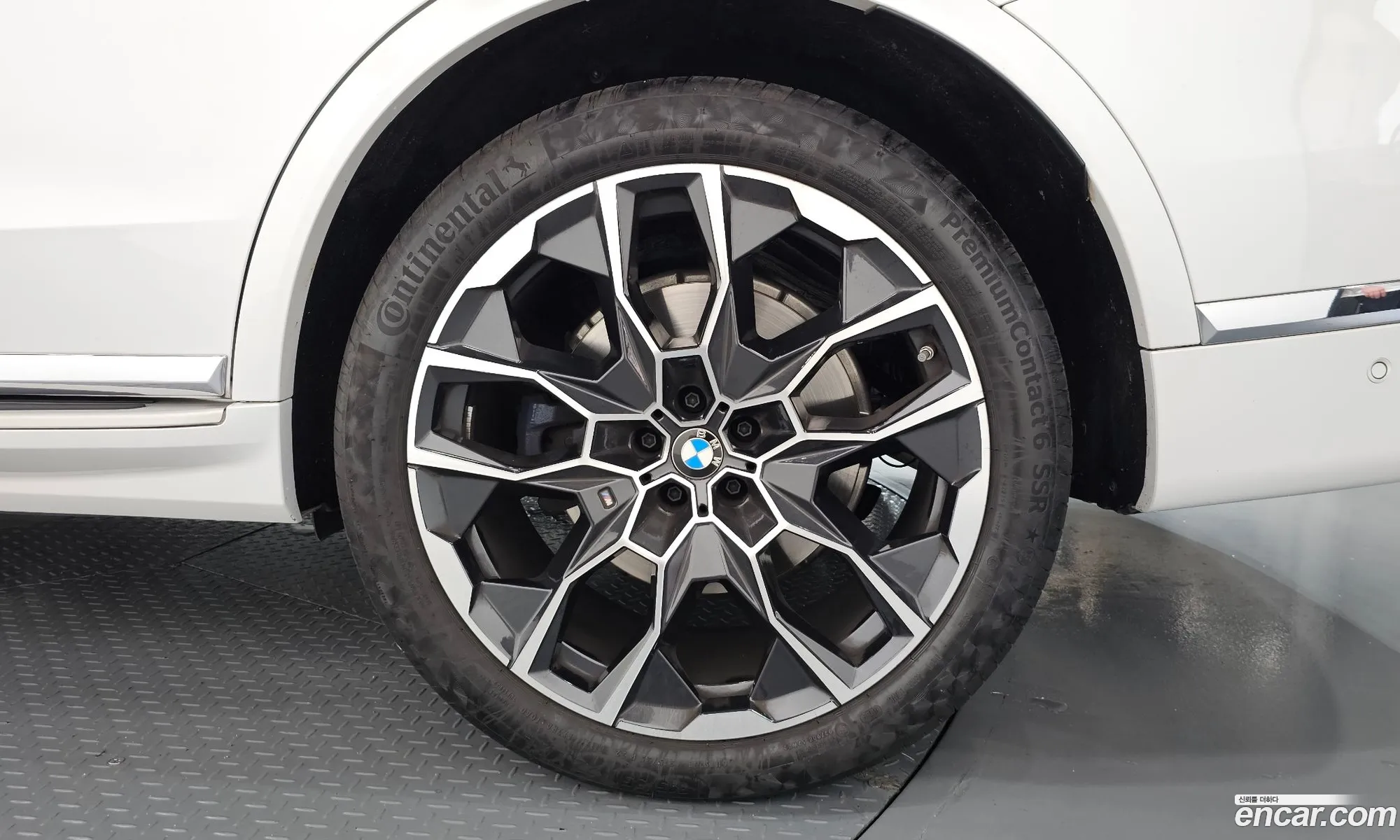 BMW X7 2025 — 16