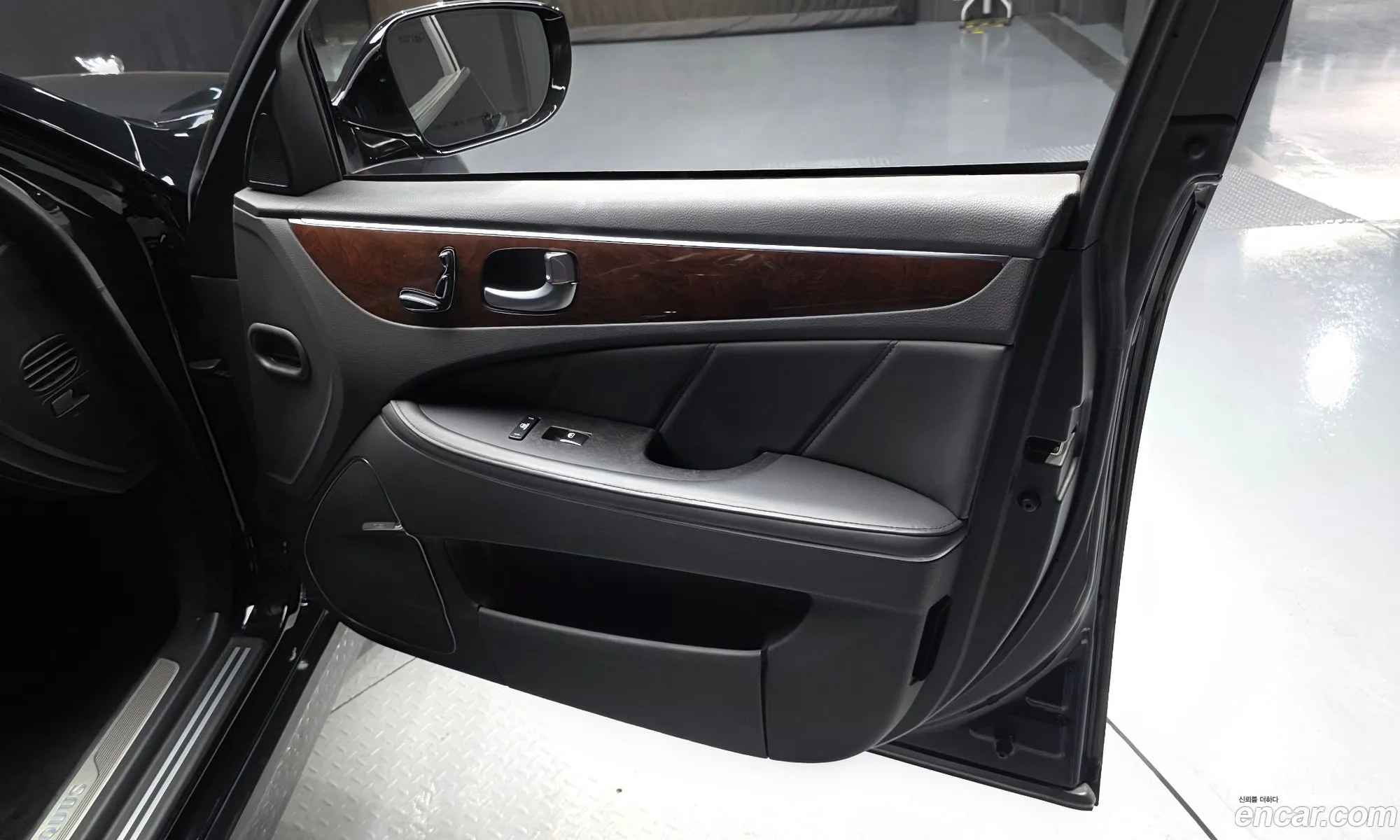 Hyundai Equus 2013 KMHGF41DBEU085164 — 31