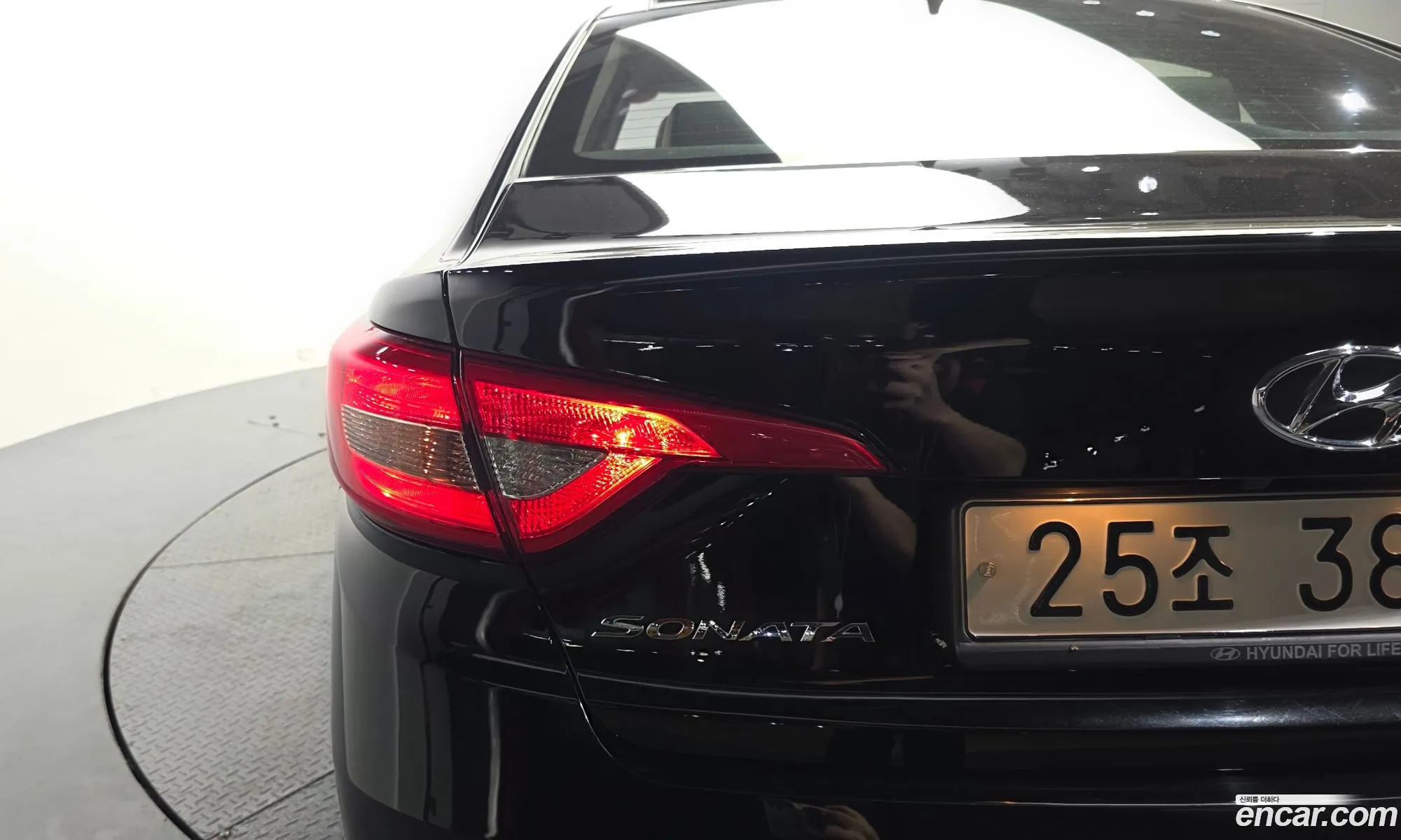 Hyundai LF Sonata 2015 KMHE341DBFA109915 — 4