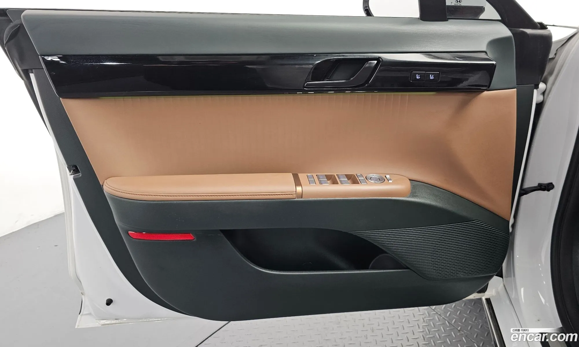 Hyundai Grandeur Hybrid 2023 — 24