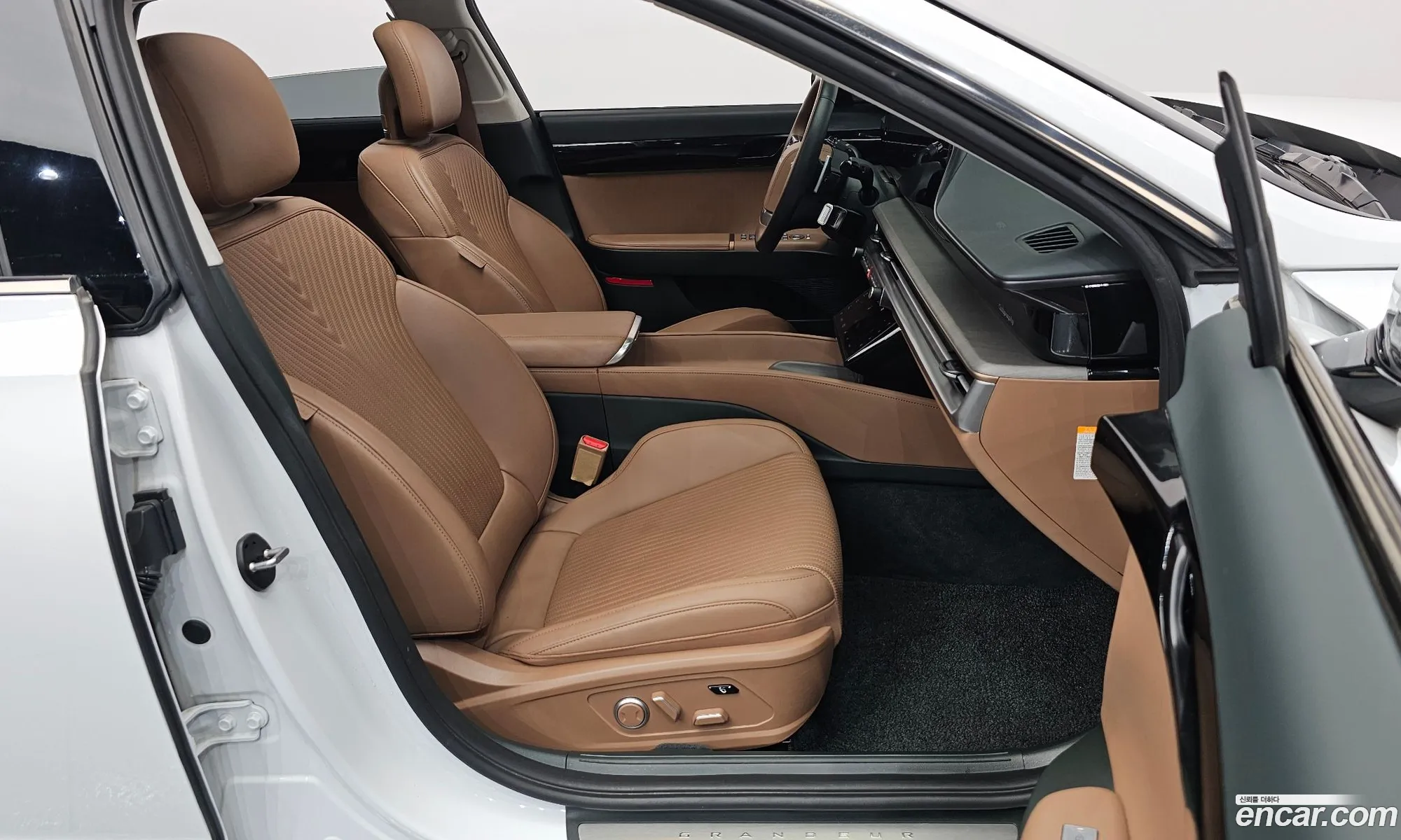Hyundai Grandeur Hybrid 2023 — 7