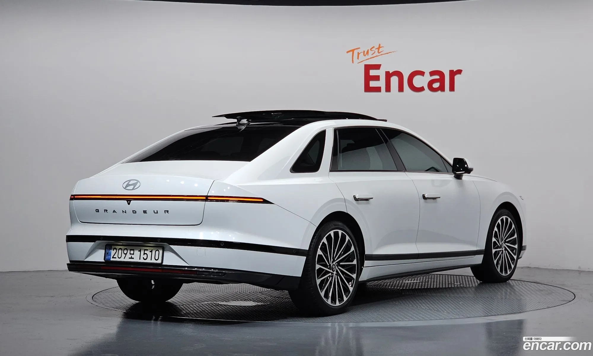Hyundai Grandeur Hybrid 2023 — 18