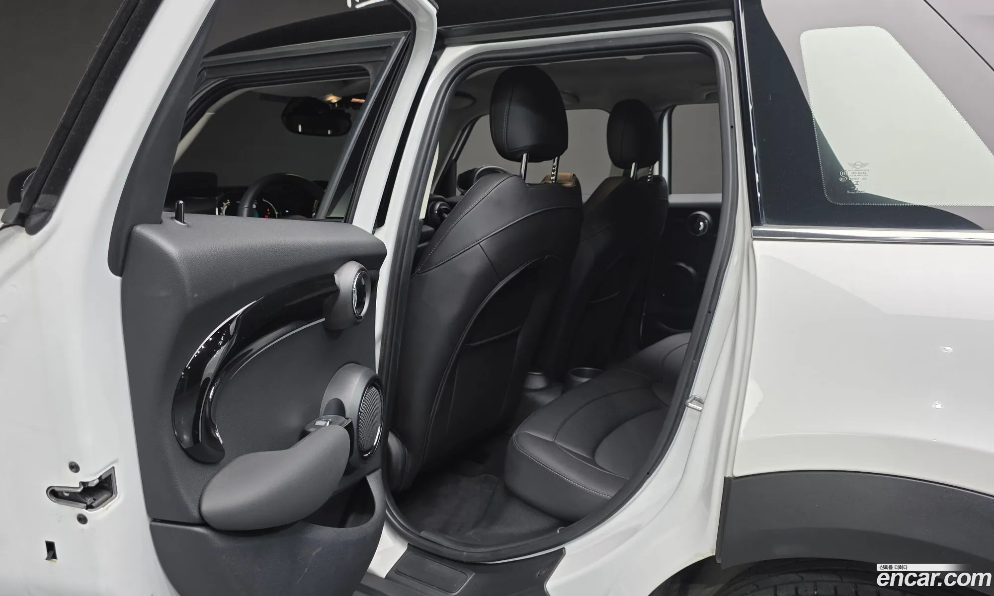 Mini Cooper 2023 — 3
