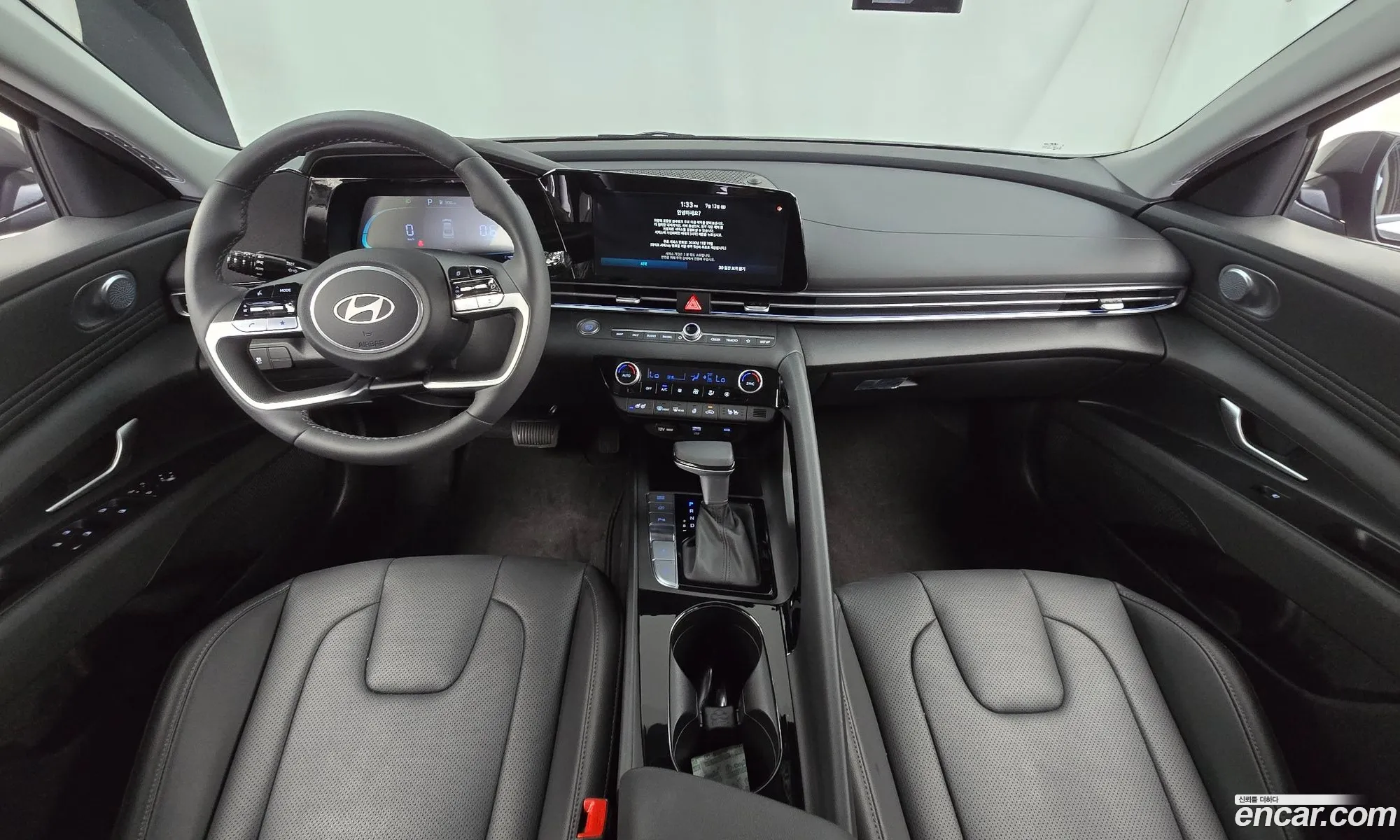 Hyundai Elantra 2025 — 2