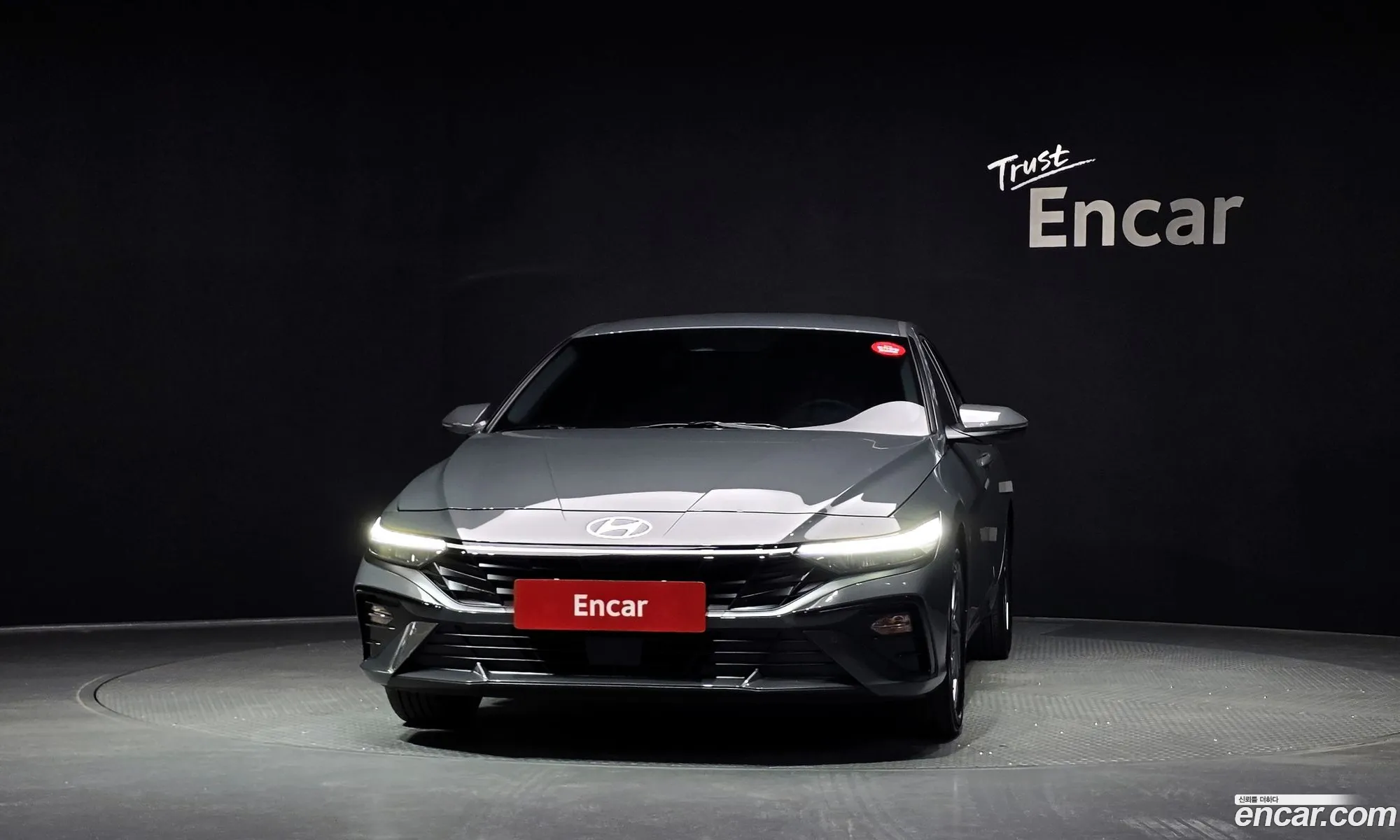 Hyundai Elantra 2025 — 4