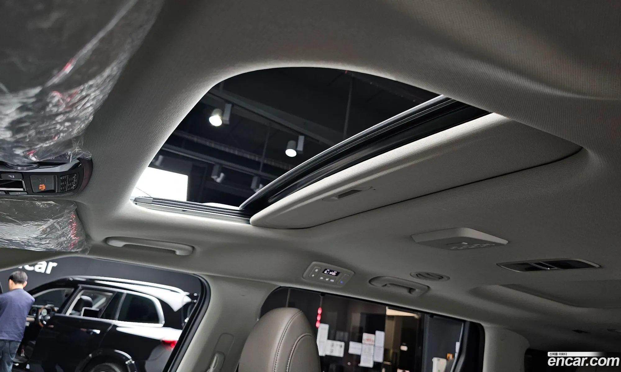 Kia Carnival 2024 KNANE81ABSS028147 — 11