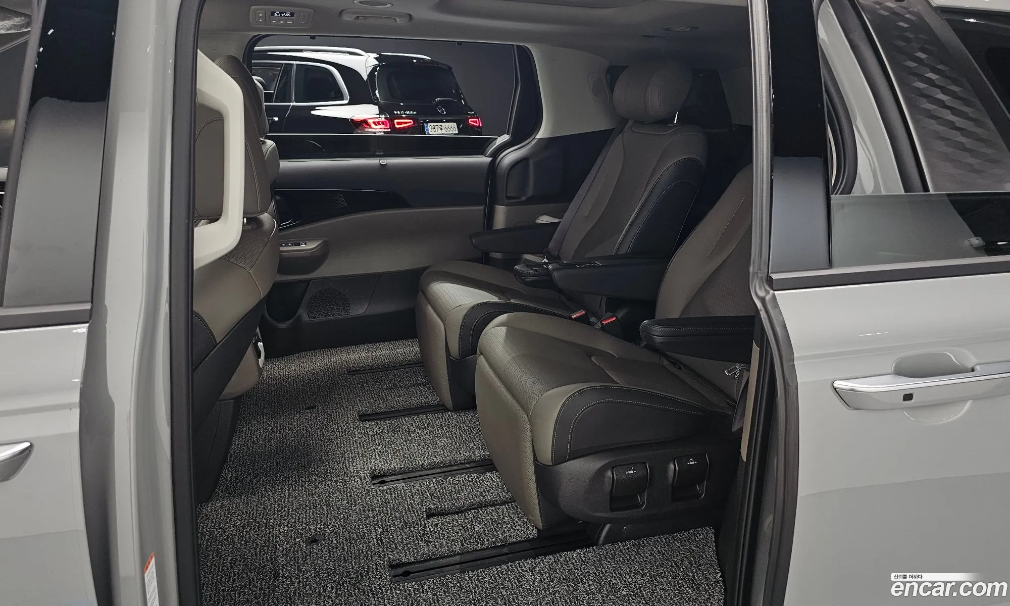 Kia Carnival 2024 KNANE81ABSS028147 — 7