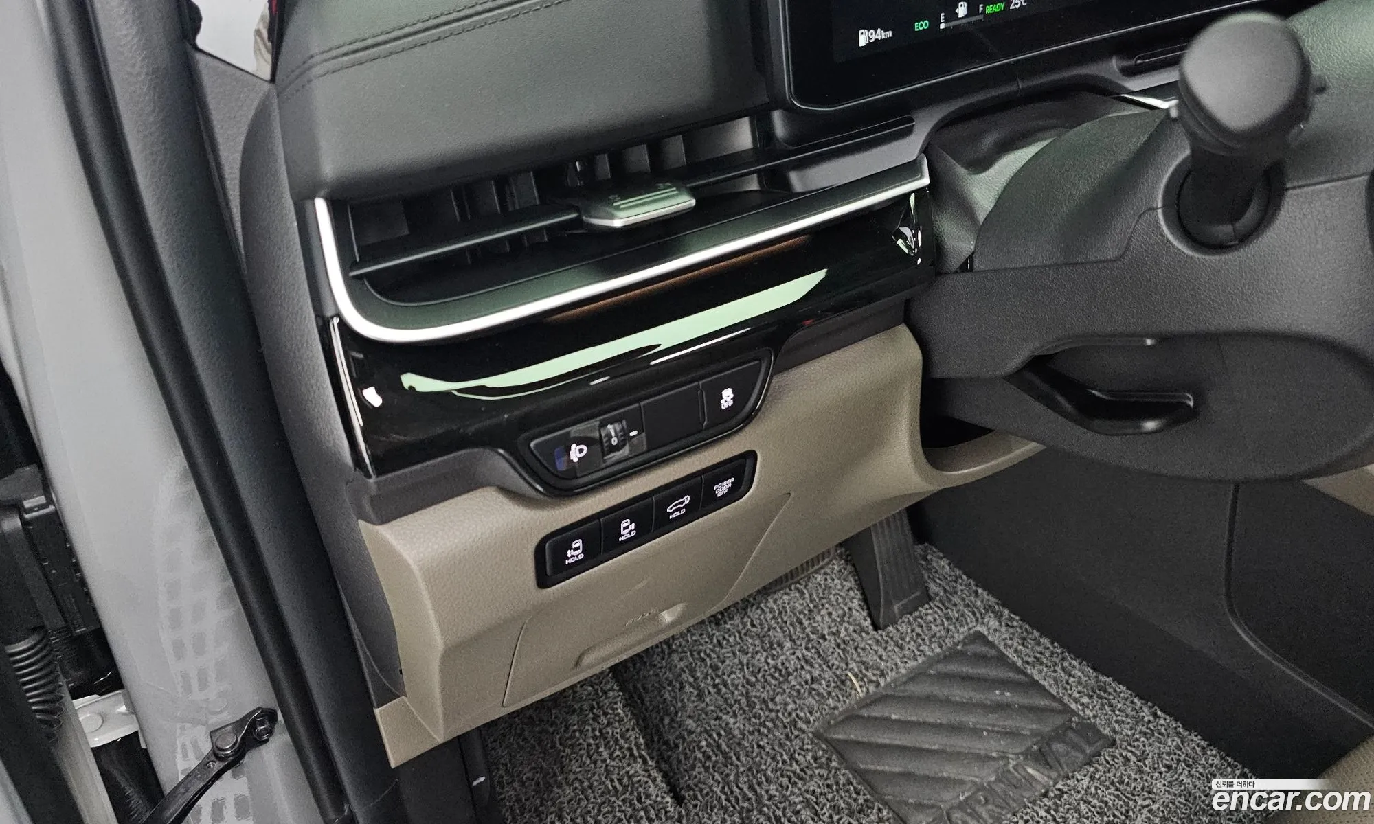 Kia Carnival 2024 KNANE81ABSS028147 — 3