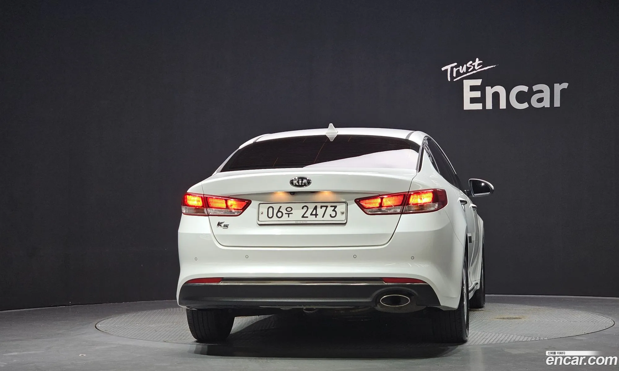 Kia K5 2018 KNAGS415GJA235172 — 4