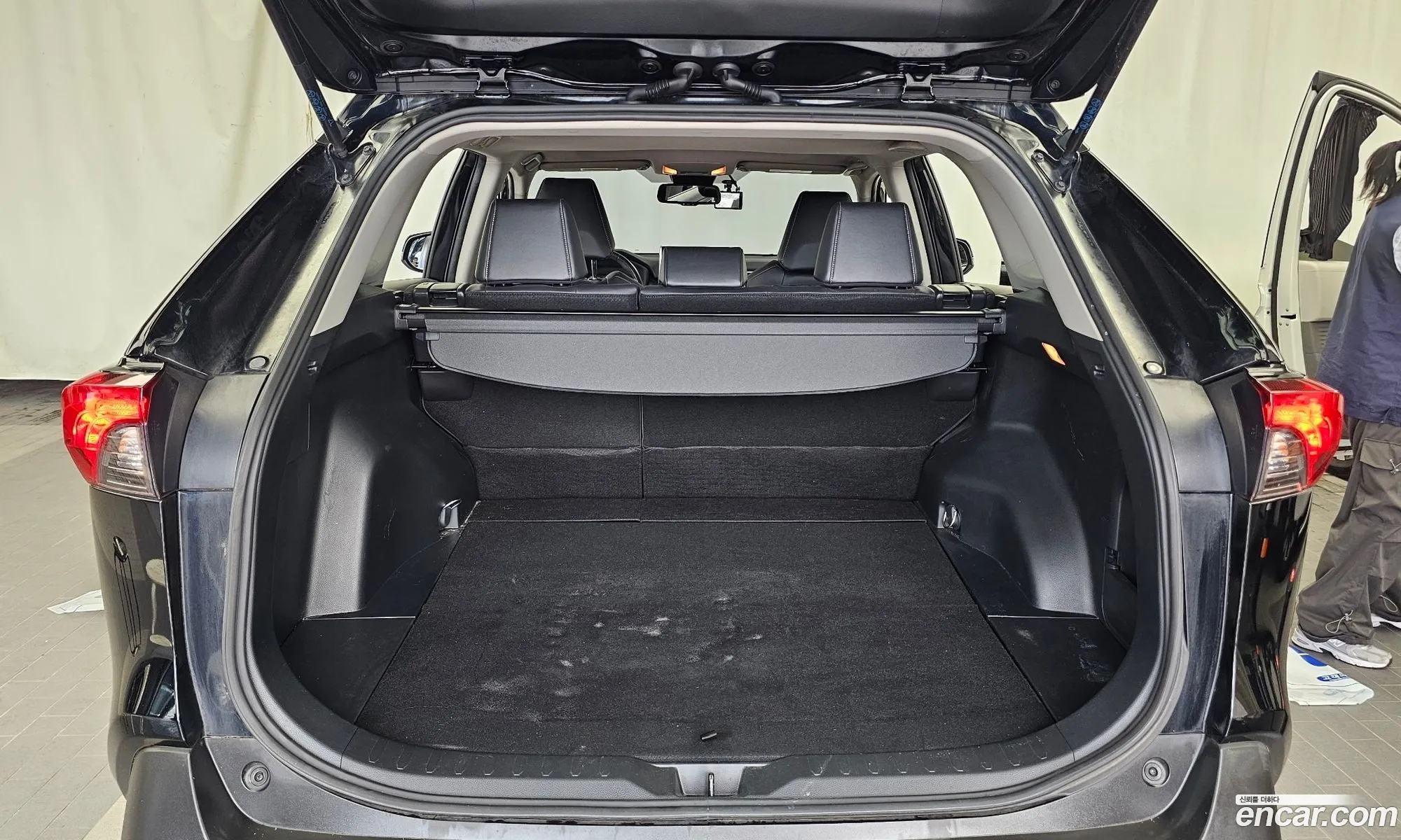 Toyota RAV4 2019 JTMW1RFV0KD024096 — 5