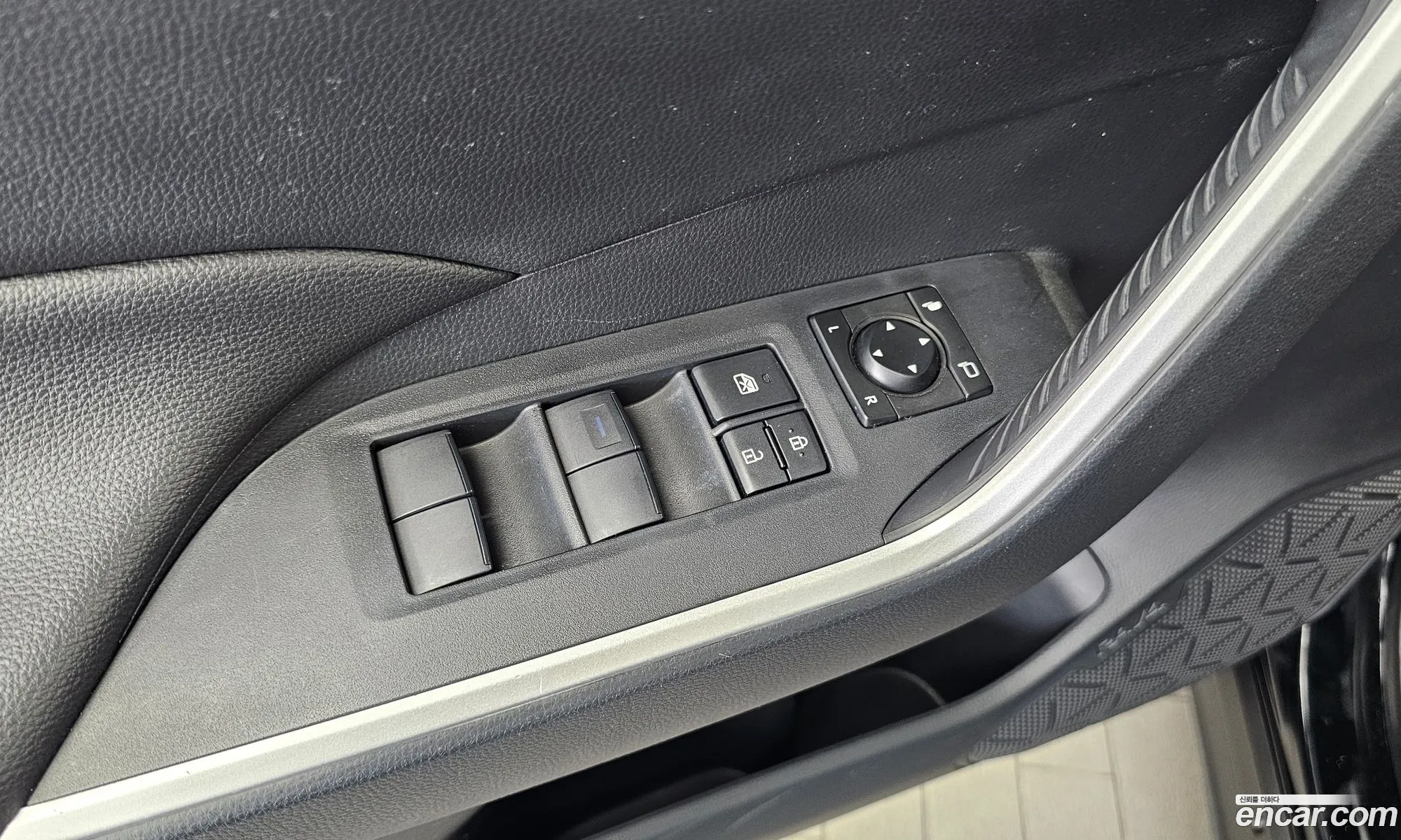Toyota RAV4 2019 JTMW1RFV0KD024096 — 20