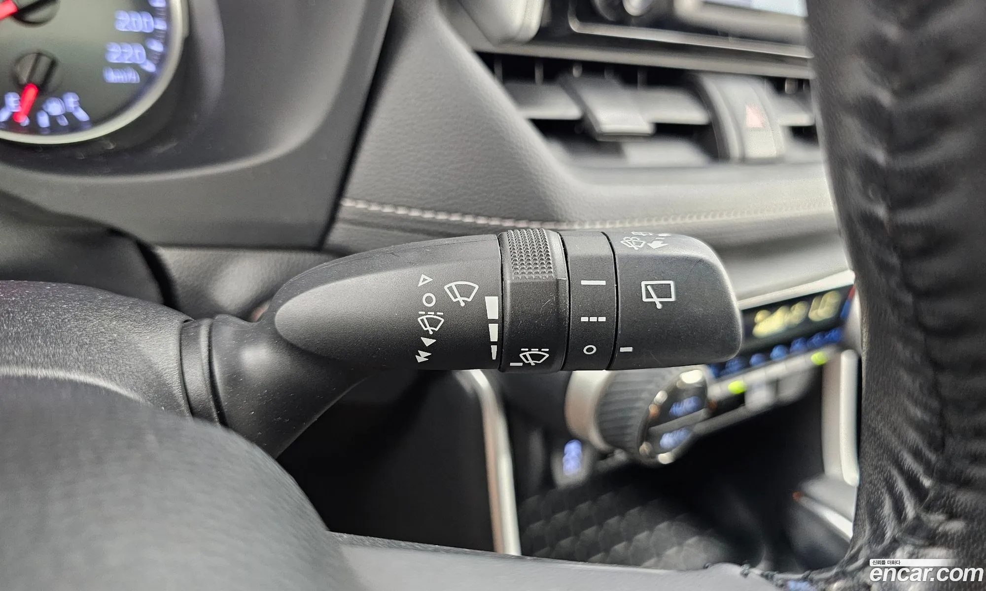 Toyota RAV4 2019 JTMW1RFV0KD024096 — 4