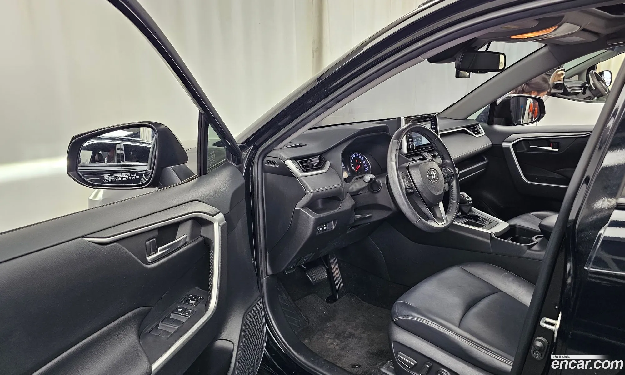 Toyota RAV4 2019 JTMW1RFV0KD024096 — 19