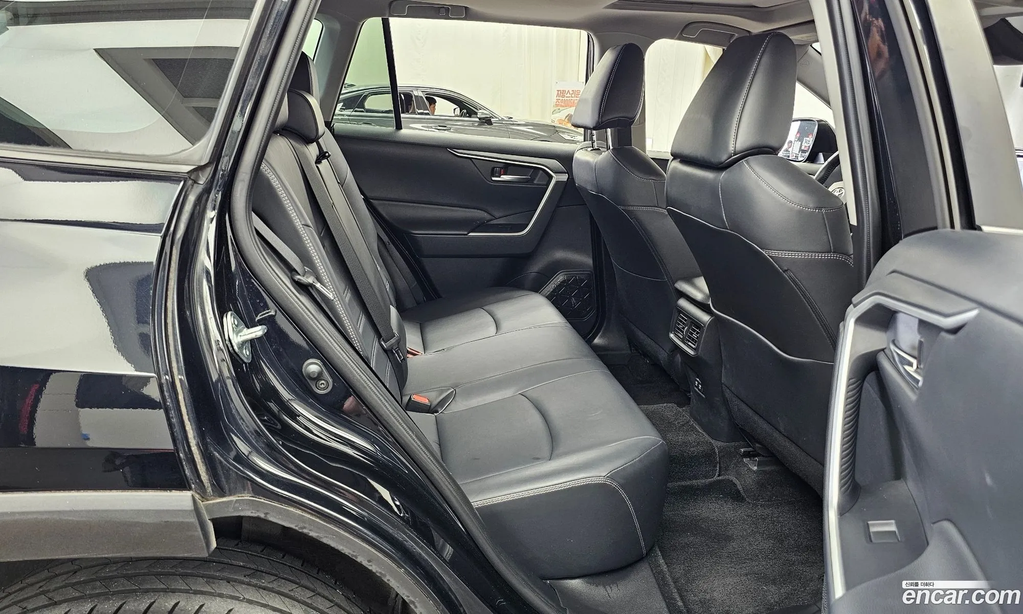Toyota RAV4 2019 JTMW1RFV0KD024096 — 6