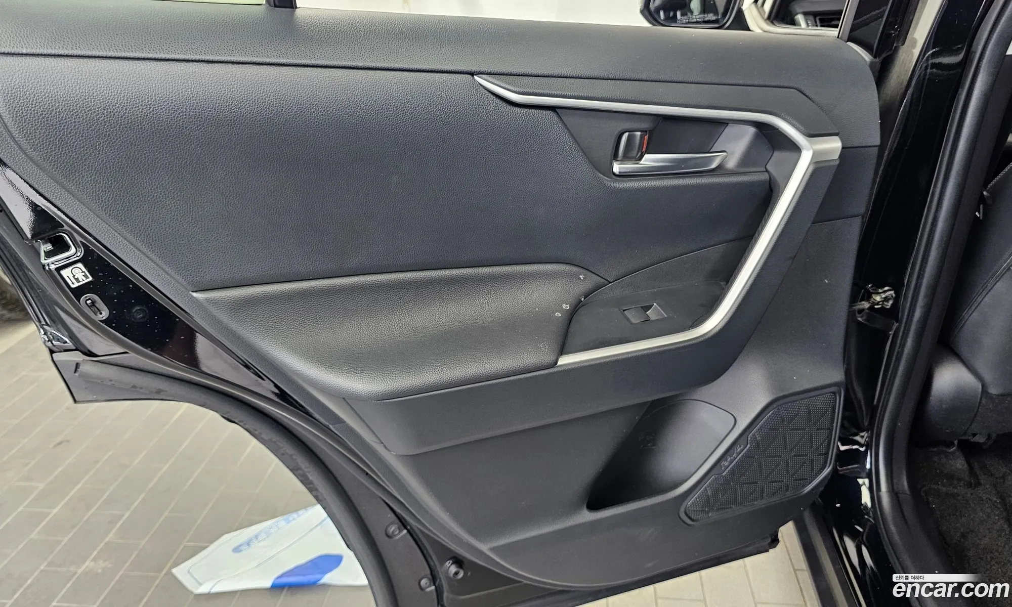 Toyota RAV4 2019 JTMW1RFV0KD024096 — 28