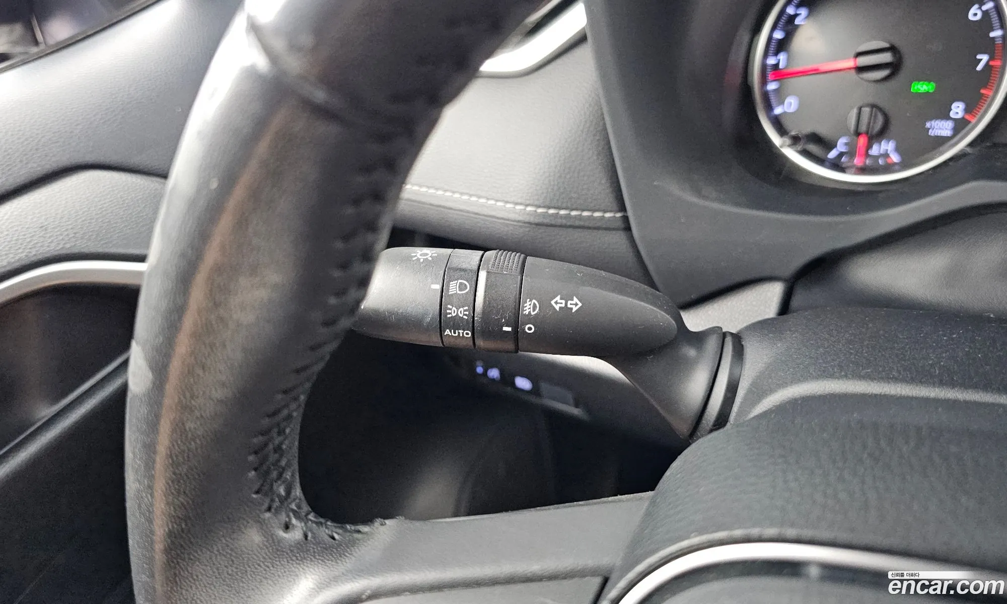 Toyota RAV4 2019 JTMW1RFV0KD024096 — 27