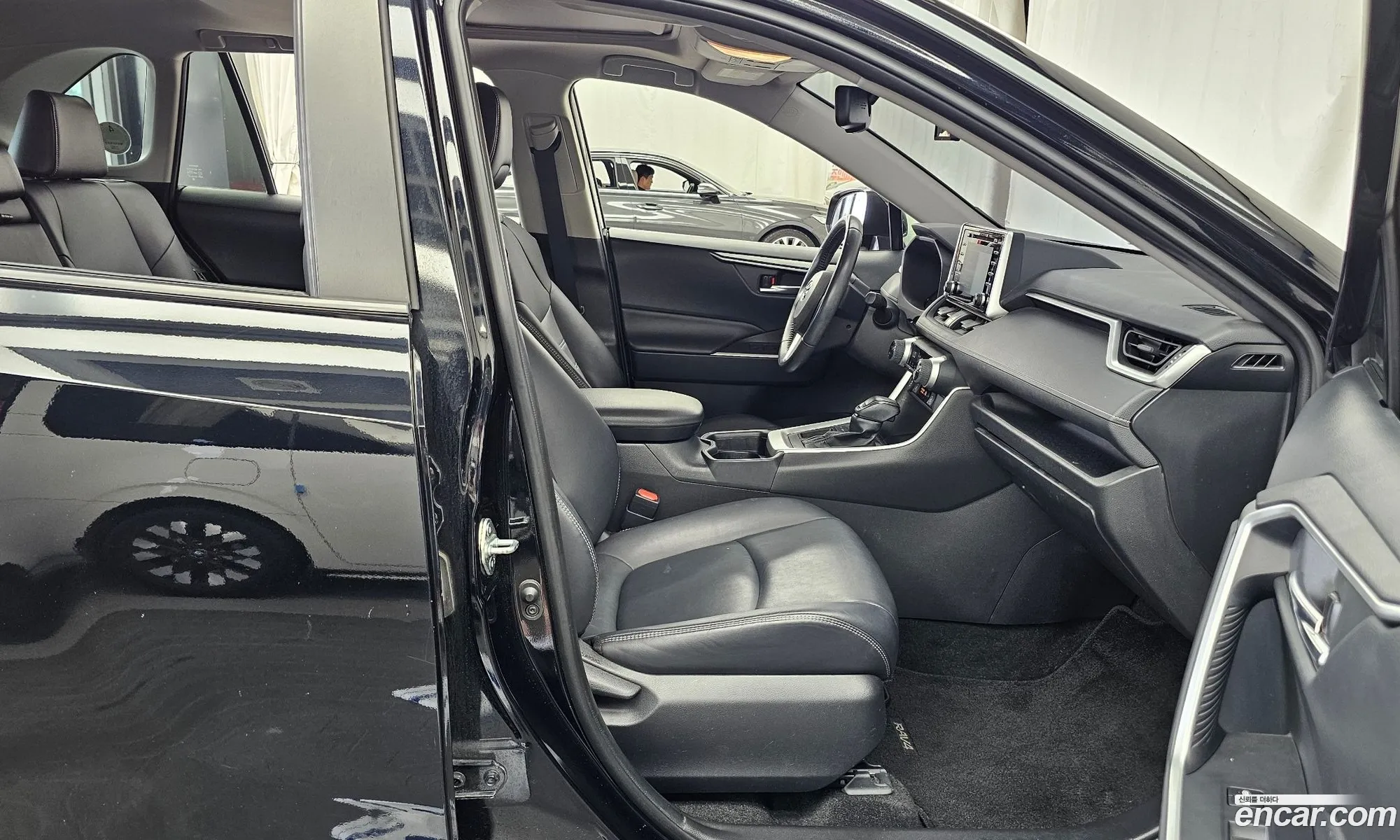 Toyota RAV4 2019 JTMW1RFV0KD024096 — 17