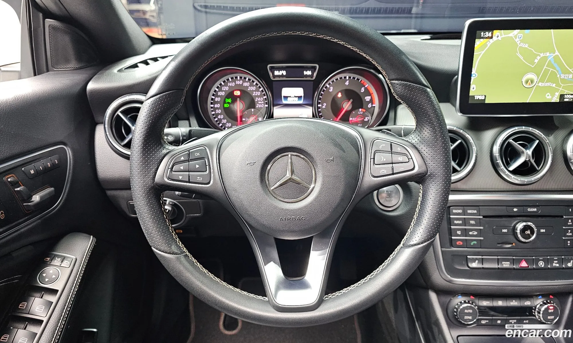 Mercedes-Benz CLA-Class C117 2016 — 12