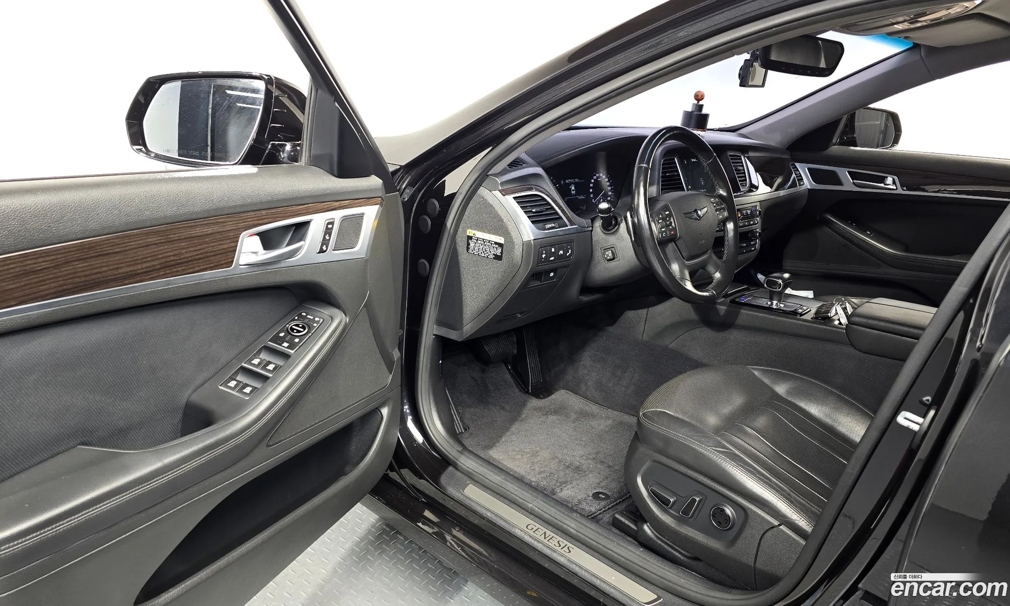 Genesis G80 2019 KMHGL41DBKU319639 — 3
