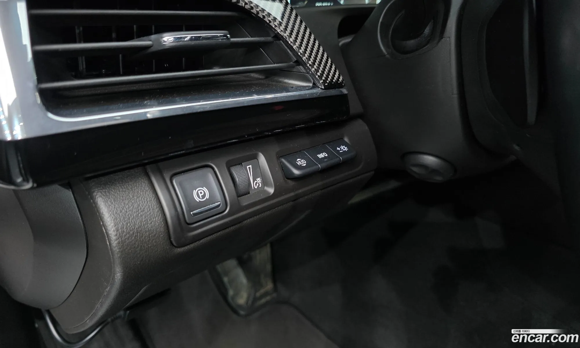 Cadillac CT6 2019 1G6K95RS3KU137304 — 32