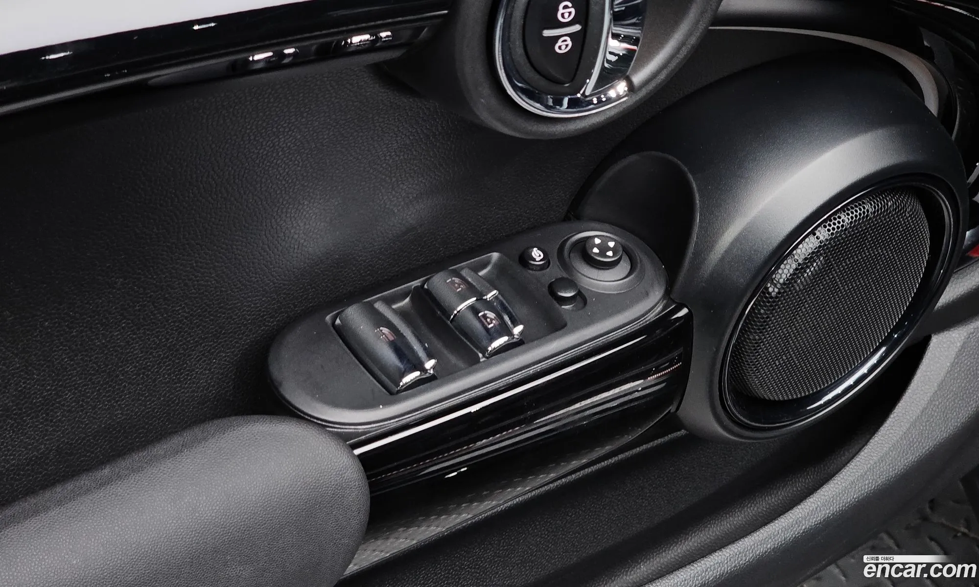 Mini Cooper S Convertible 2024 WMW71DL0XR3S30233 — 7