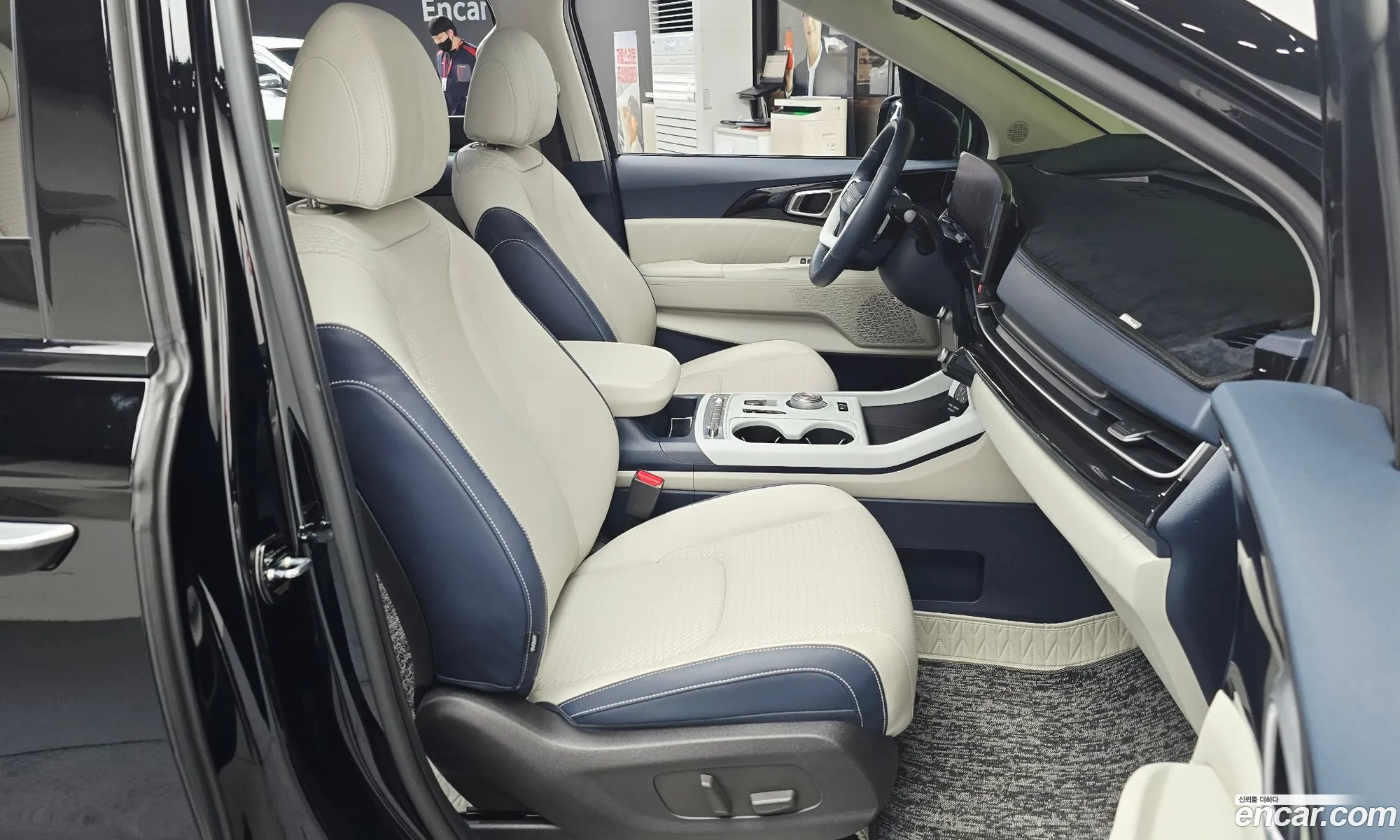 Kia Carnival 2025 KNANE81ABTS117708 — 2