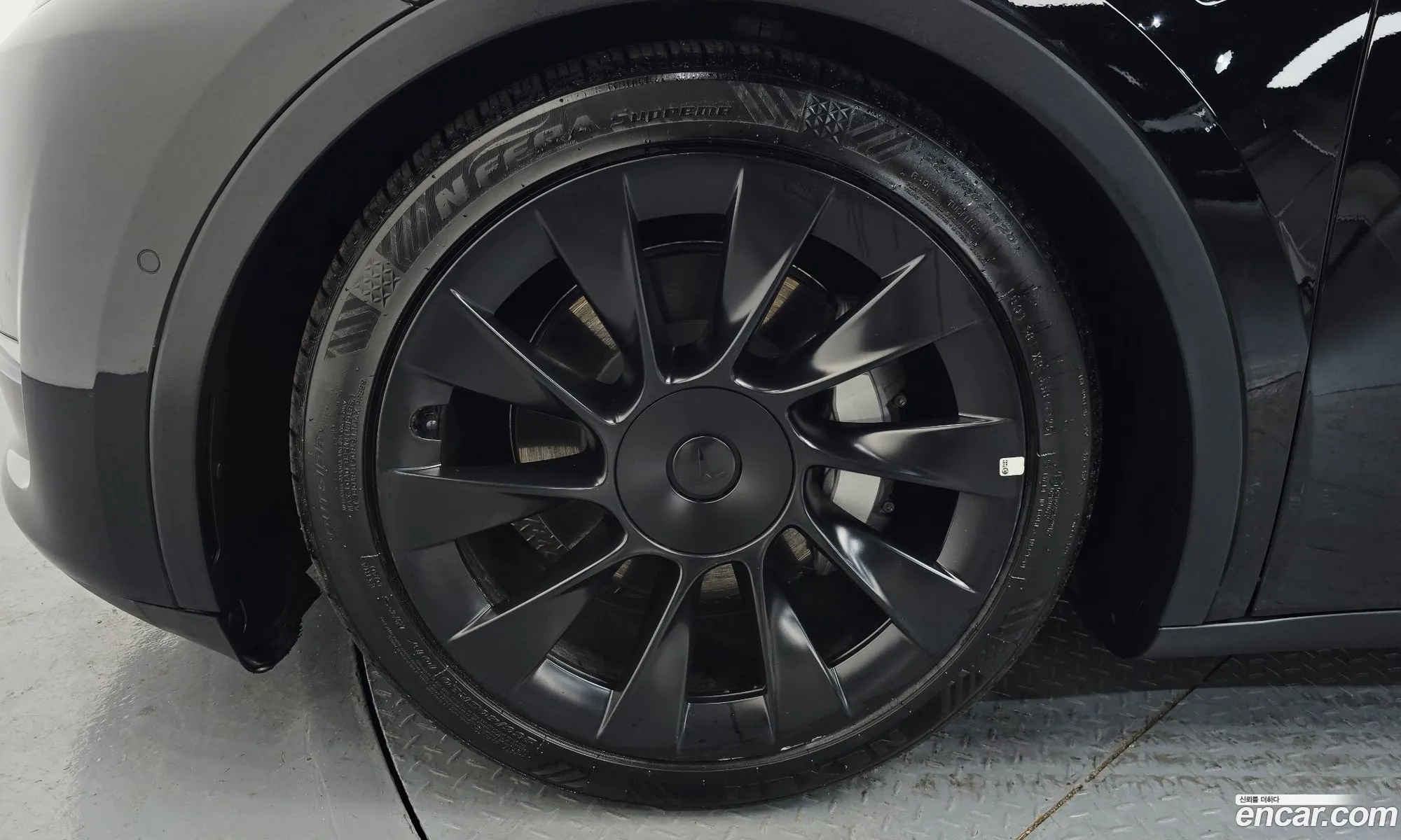 Tesla Model Y 2022 — 26