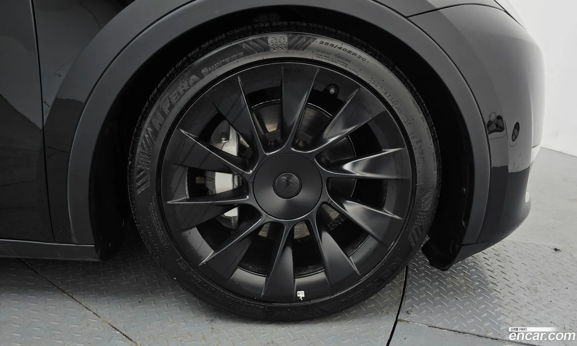 Tesla Model Y 2022 — 29