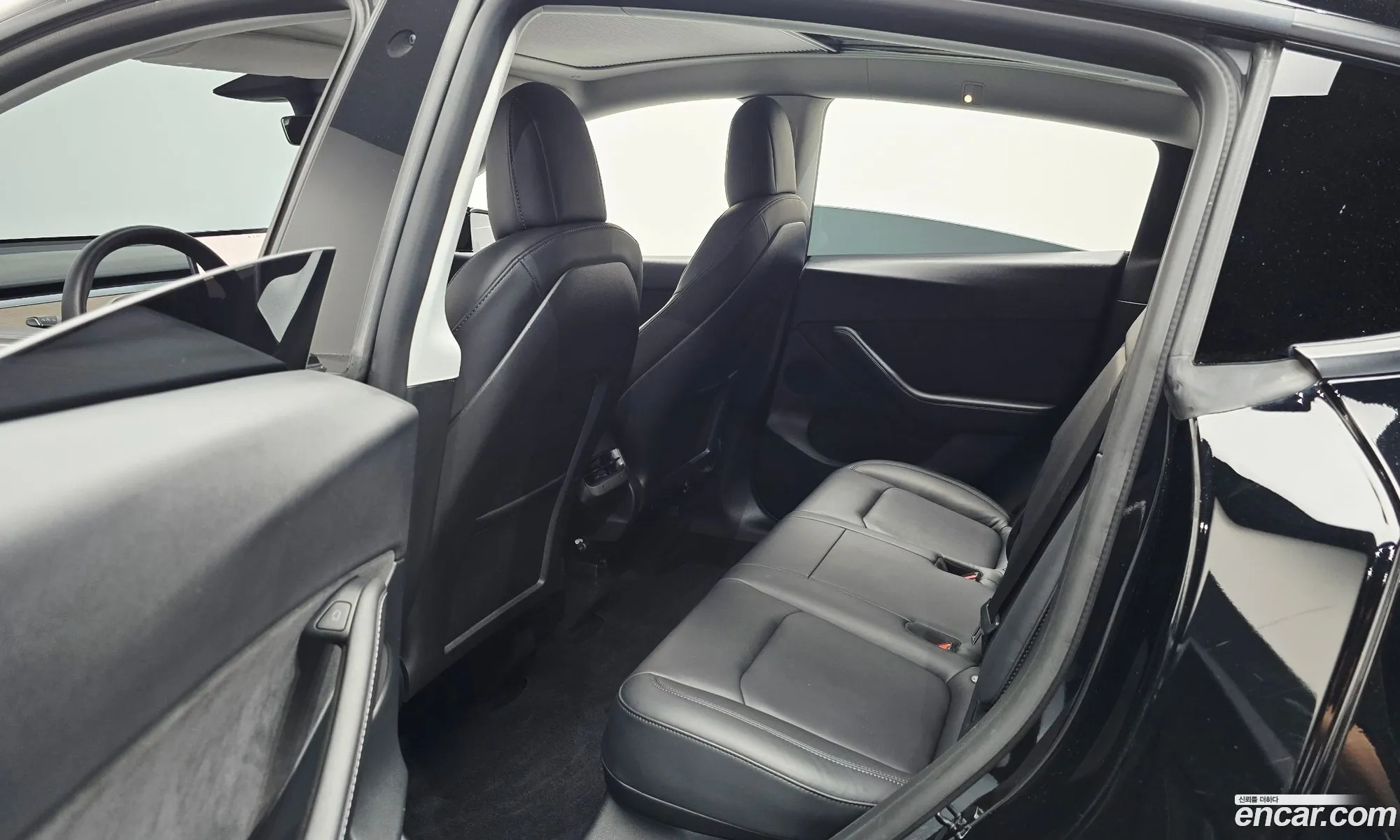 Tesla Model Y 2022 — 31
